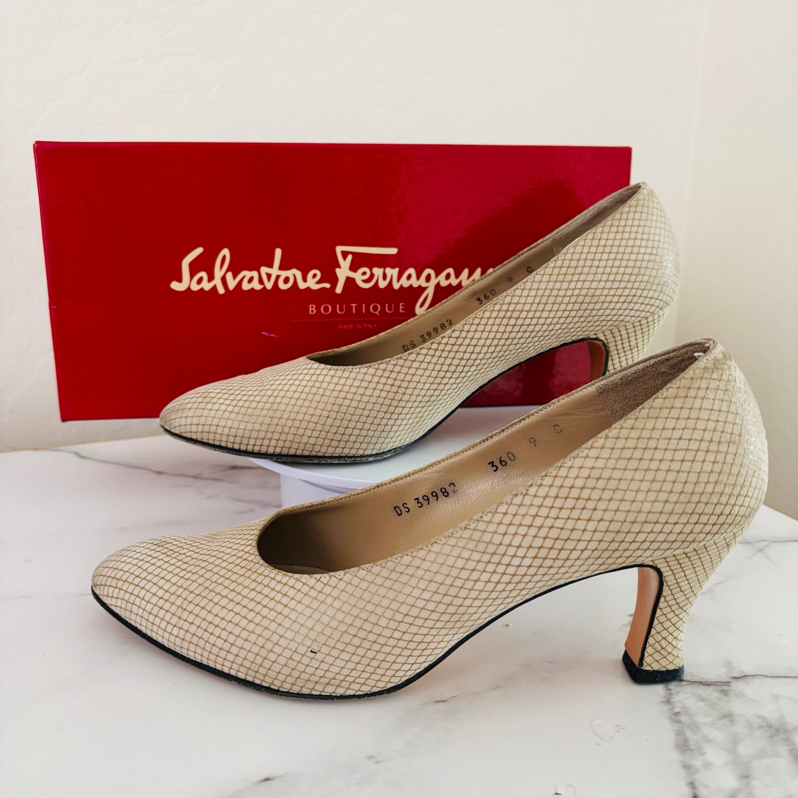 Salvatore Ferragamo Clarissa Beige Pebble Suede Pumps Size 9 C