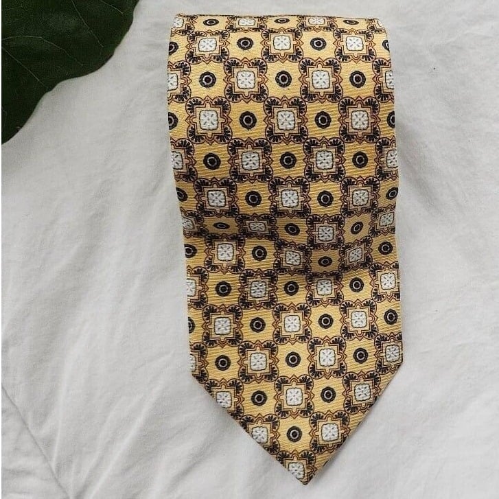 Azalea 100% Silk men tie made in Italy gold geometric design