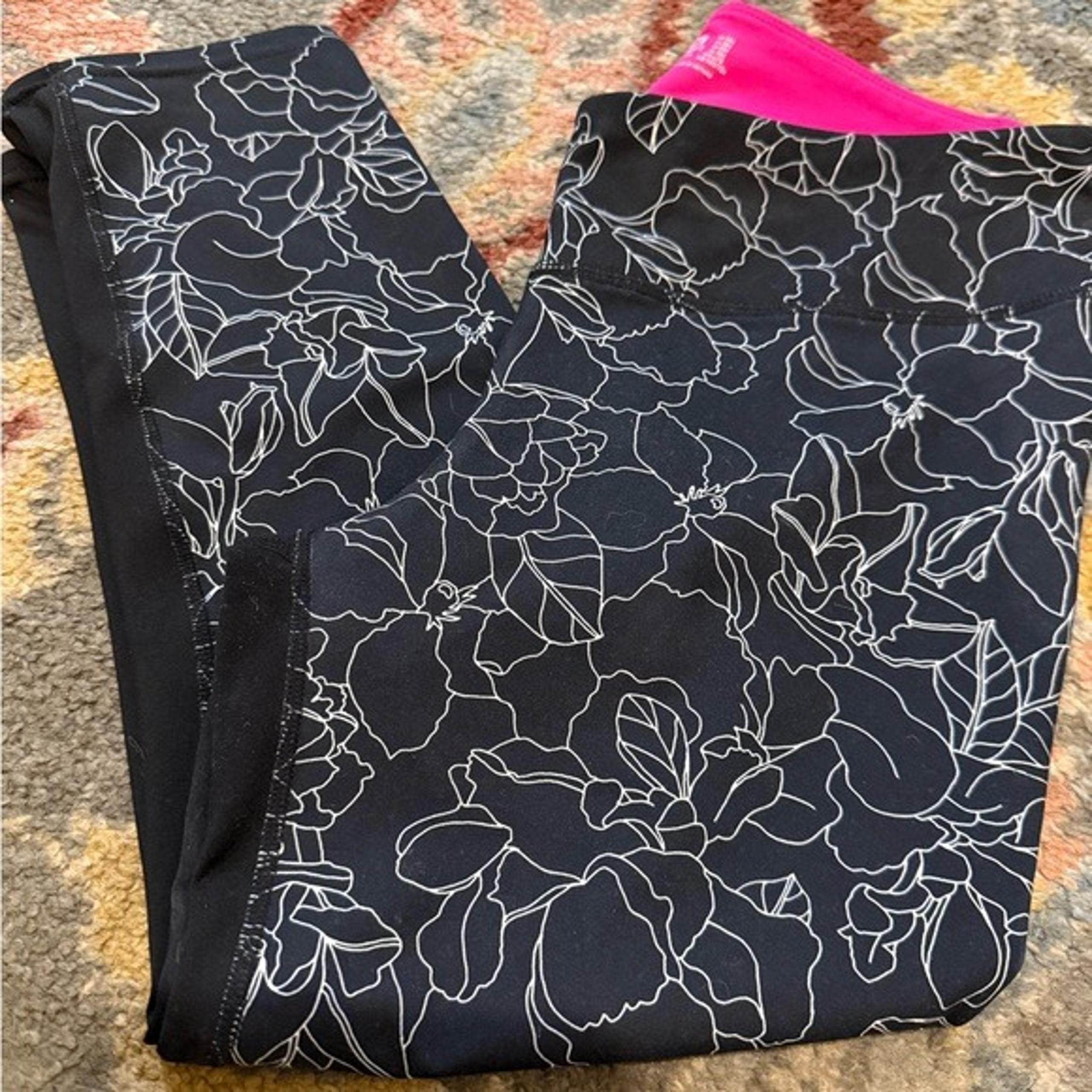 GAP Fit Womens Capri Pants Athletic Leggings Black Size Medium