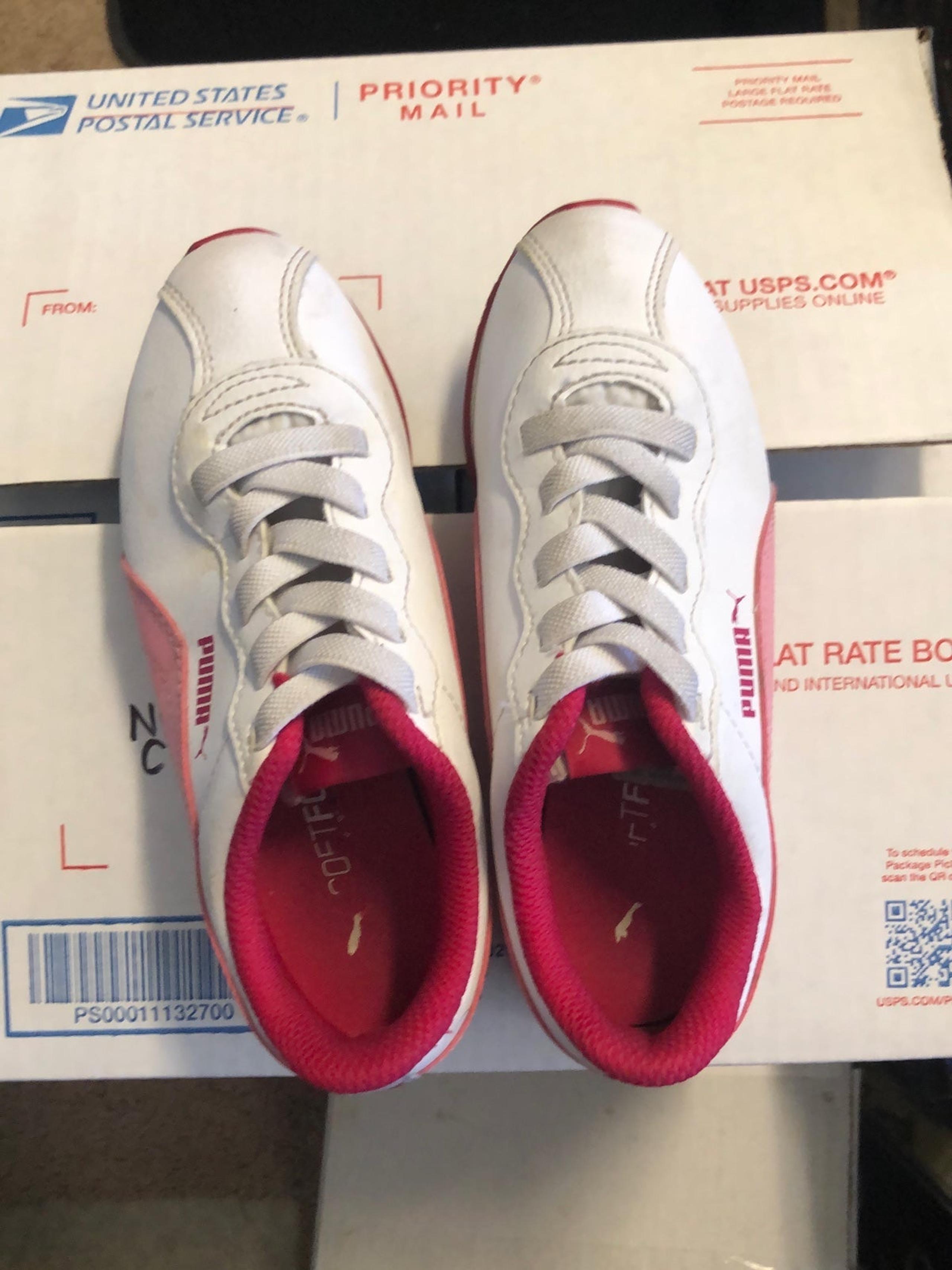 GIRLS SIZE 1 PUMA SKEAKER TENNIS SHOES