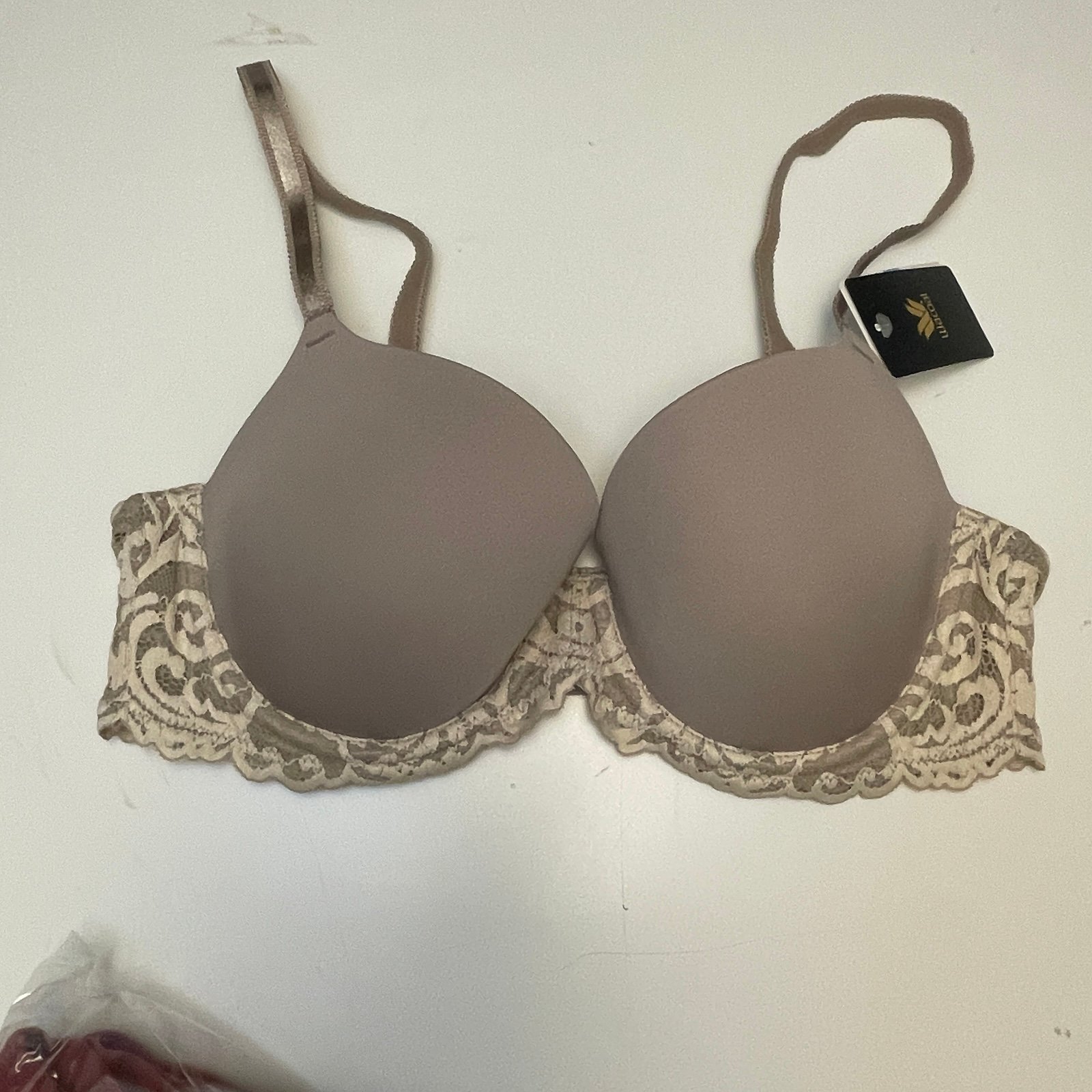 NWT Wacoal Beige Elegant Lace Trimmed Bra 34C