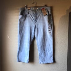 New Women’s Jeans Levi’s 311 Shaping Skinny Capris Denim Blue Jeans Women 18W