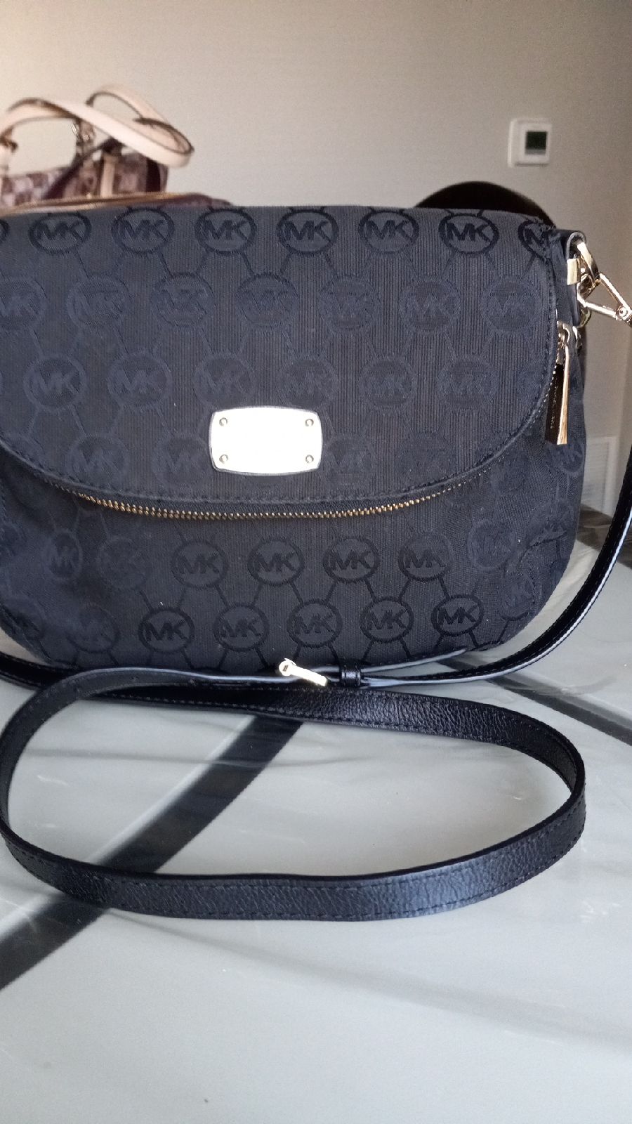 Michael Kors Gold-black crossbody
