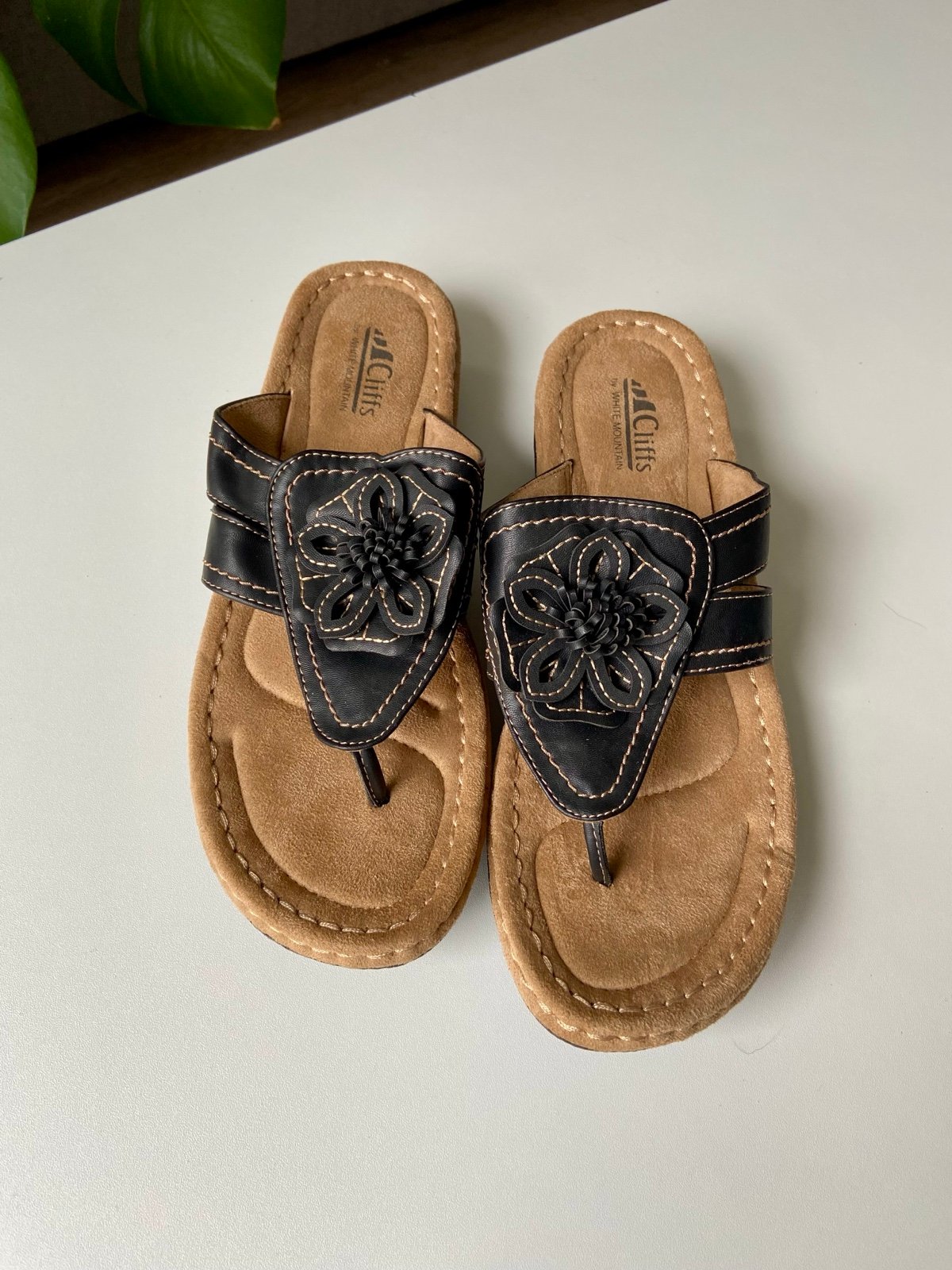 Women’s Size 11 Cliffs by White Mountain sandals BRAND NEW