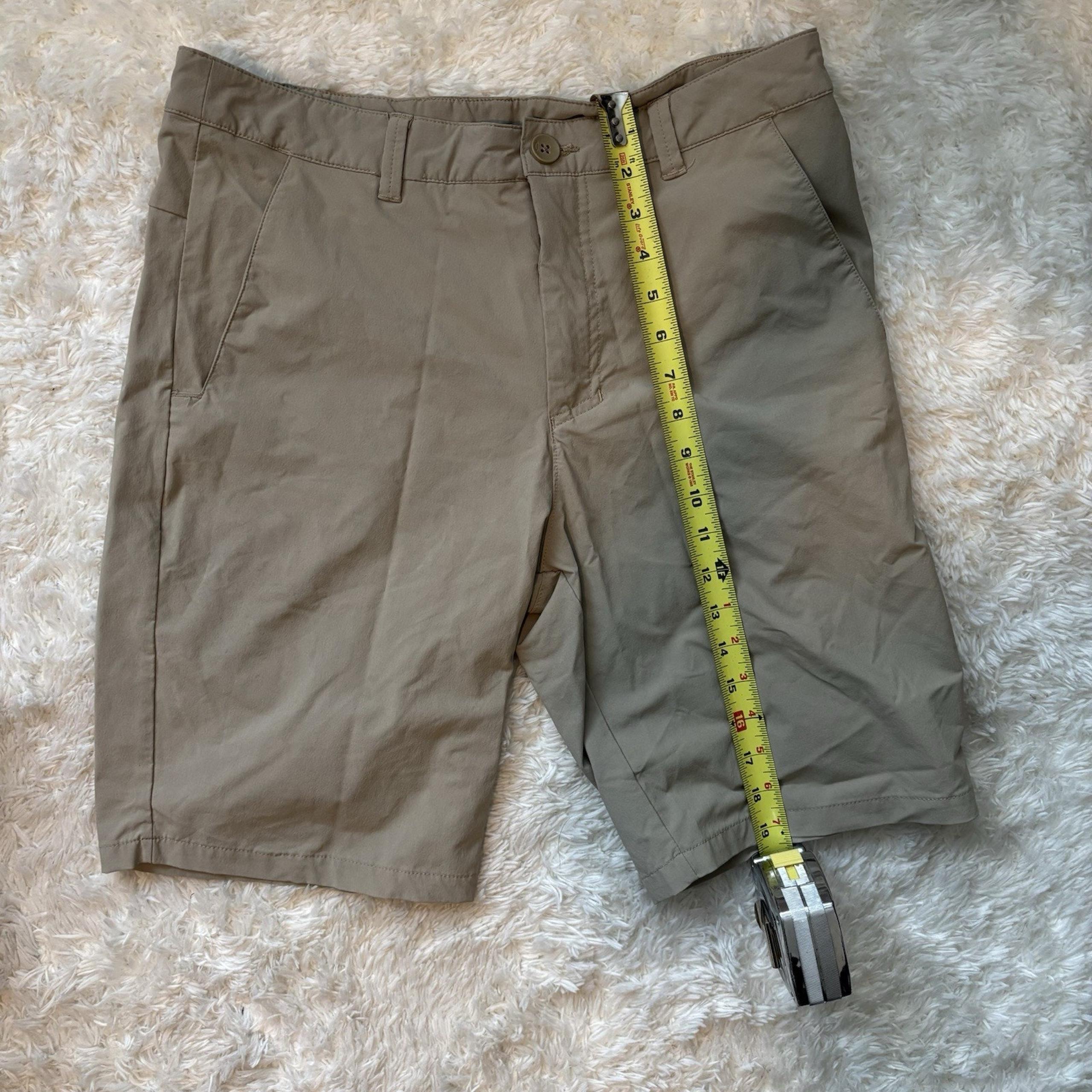 Men's Oakley Regular Fit Golf Athletic Shorts Flat Front Khaki Size 32 Stretchy