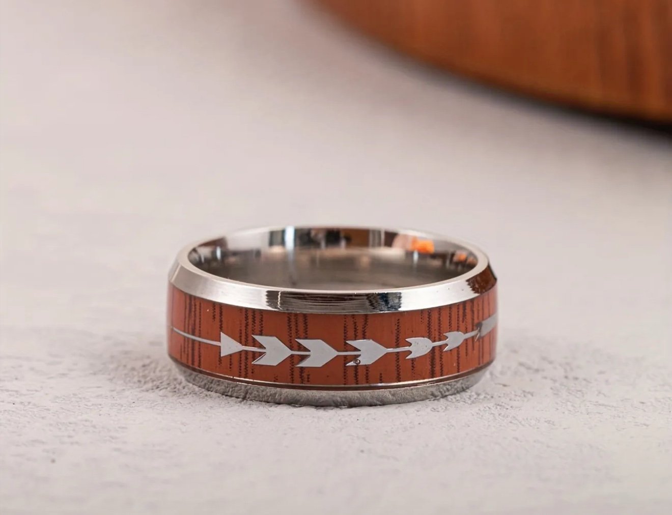 Men’s Wood Grain Arrow-Patterned Stainless Steel Ring, Exquisite NWT Sz 10