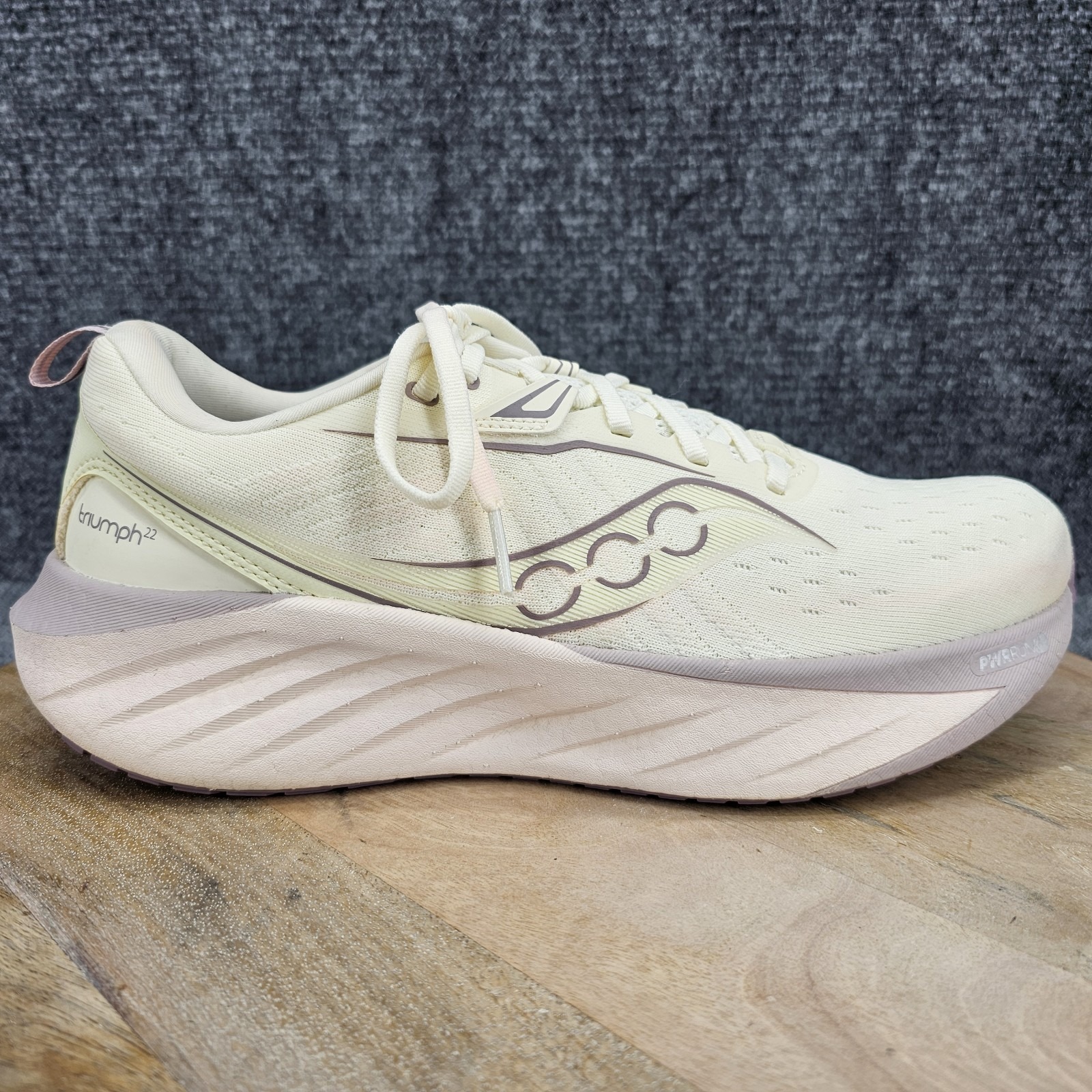 Saucony Triumph 22 Womens Size 11 Vanilla White Running Shoes S10964-145