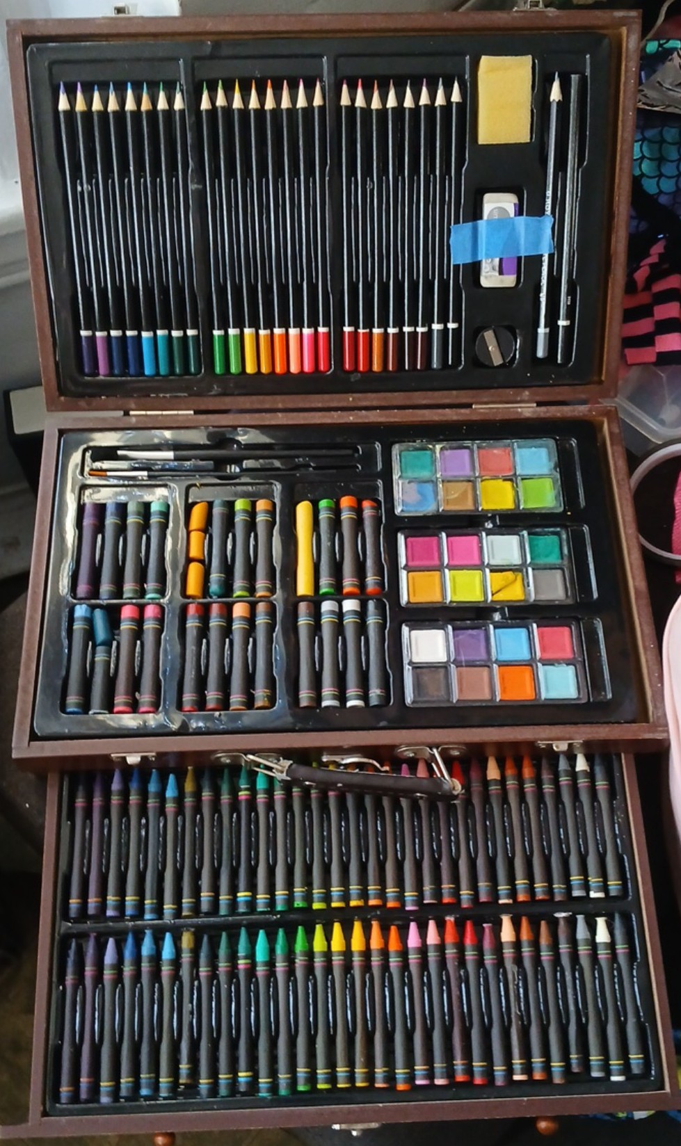 127 piece art set