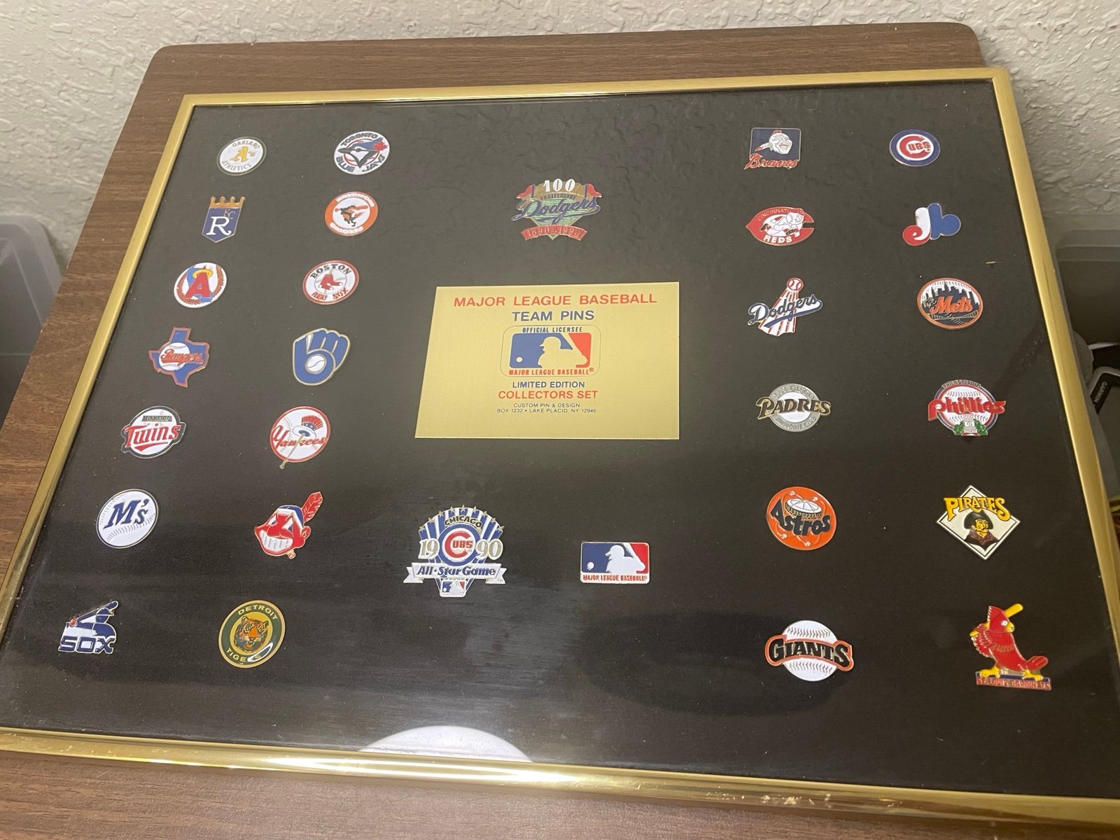 VTG MLB Limited Edition Official Major League Team 29 Pins Collectors Set Framed