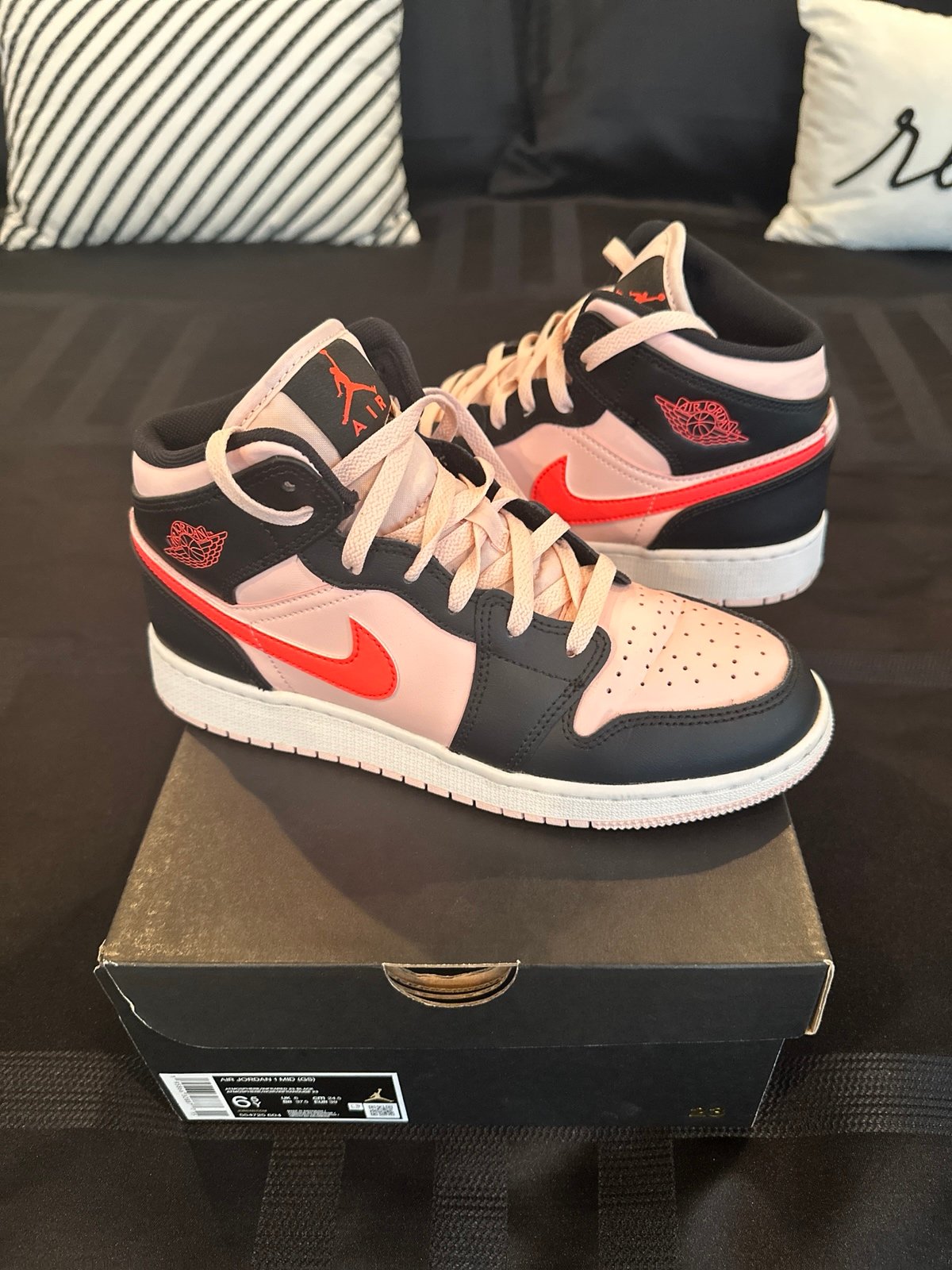 Air Jordan 1 Mids