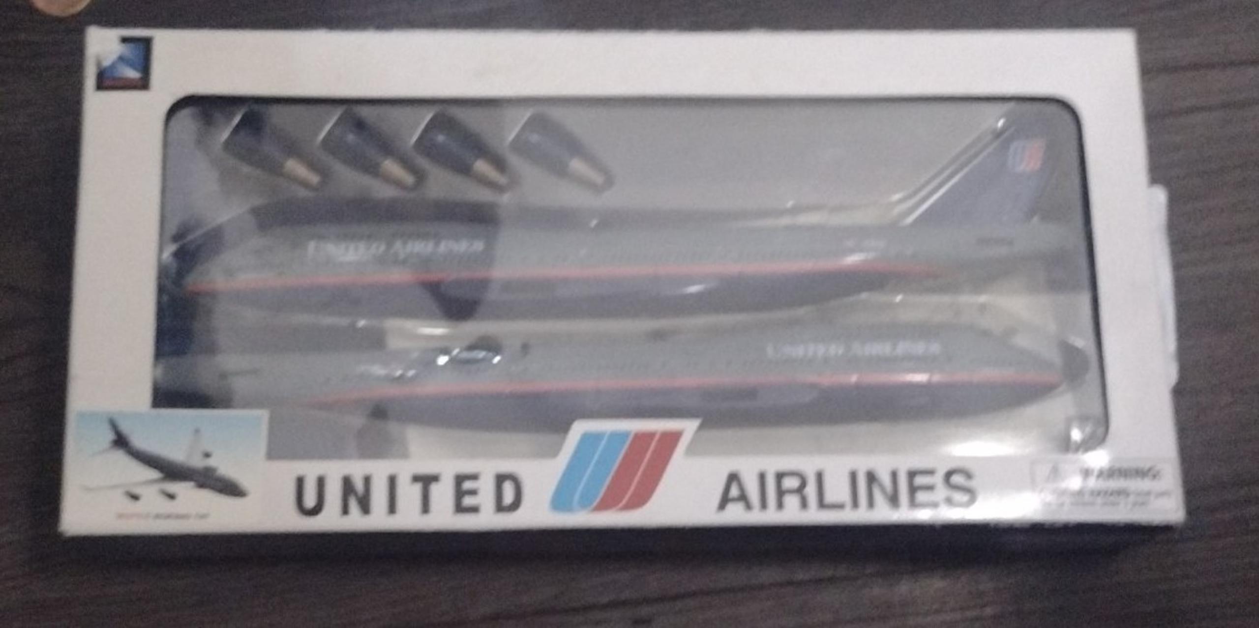 Boeing 747 United Airlines Grey Livery Snap Fit Collectors Model Scale 1:200
