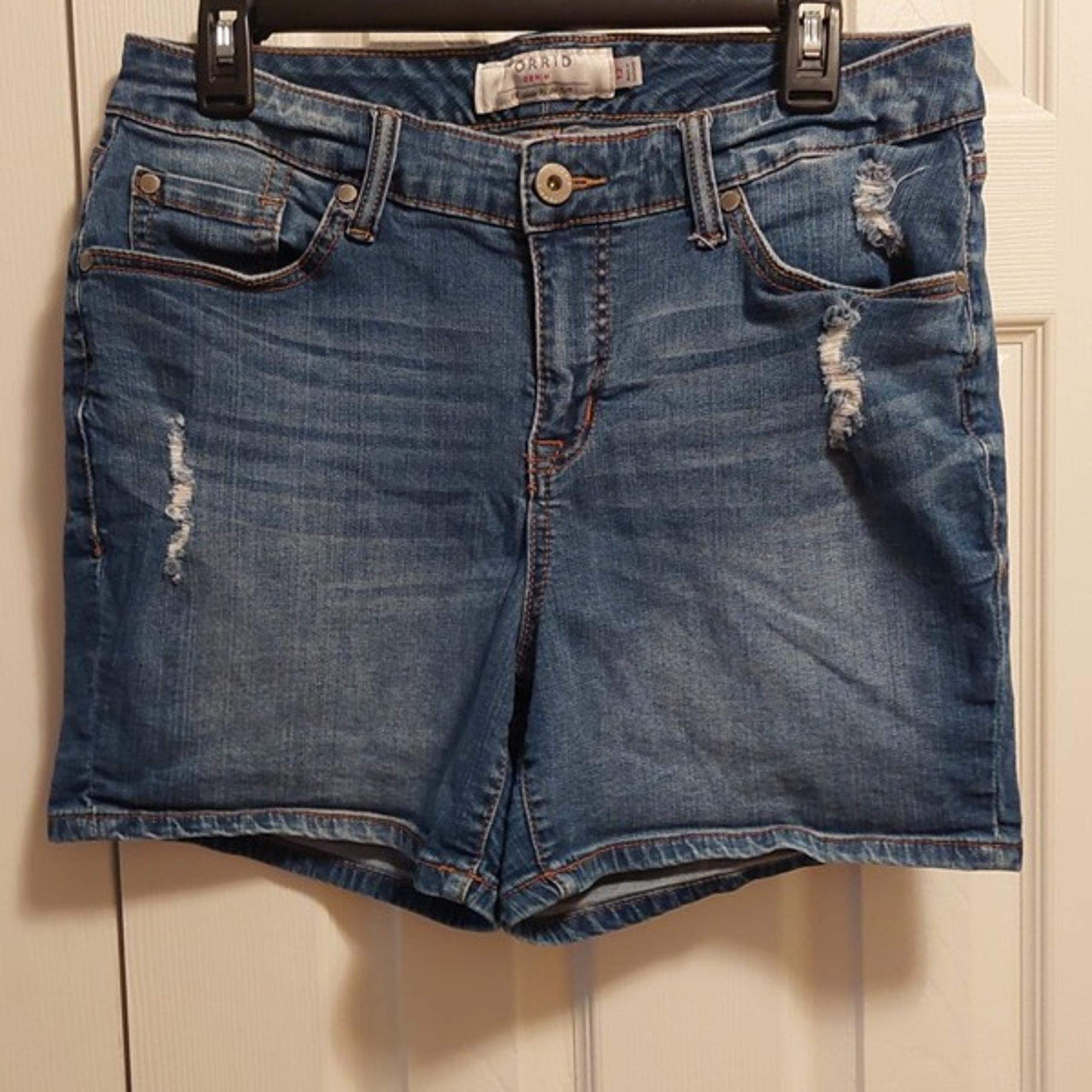 Women's Sz 12 Torrid Stretch Cut Distressed Denim Jean Shorts