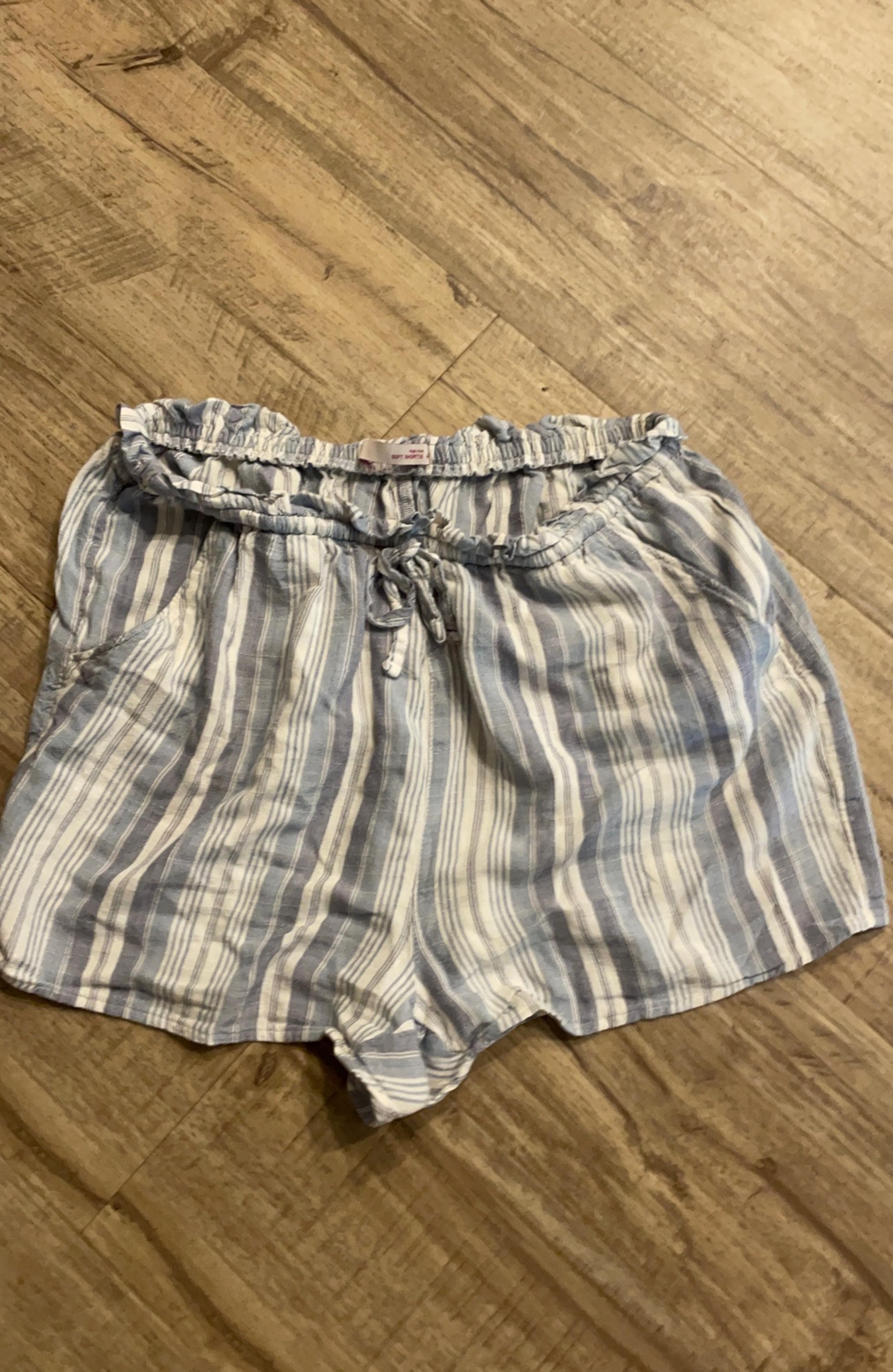 So Soft Shortie High Rise Pull On Shorts Size Medium