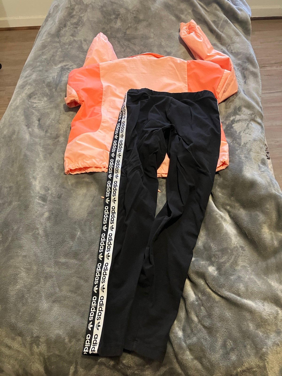 Adidas jogging suit size Medium
