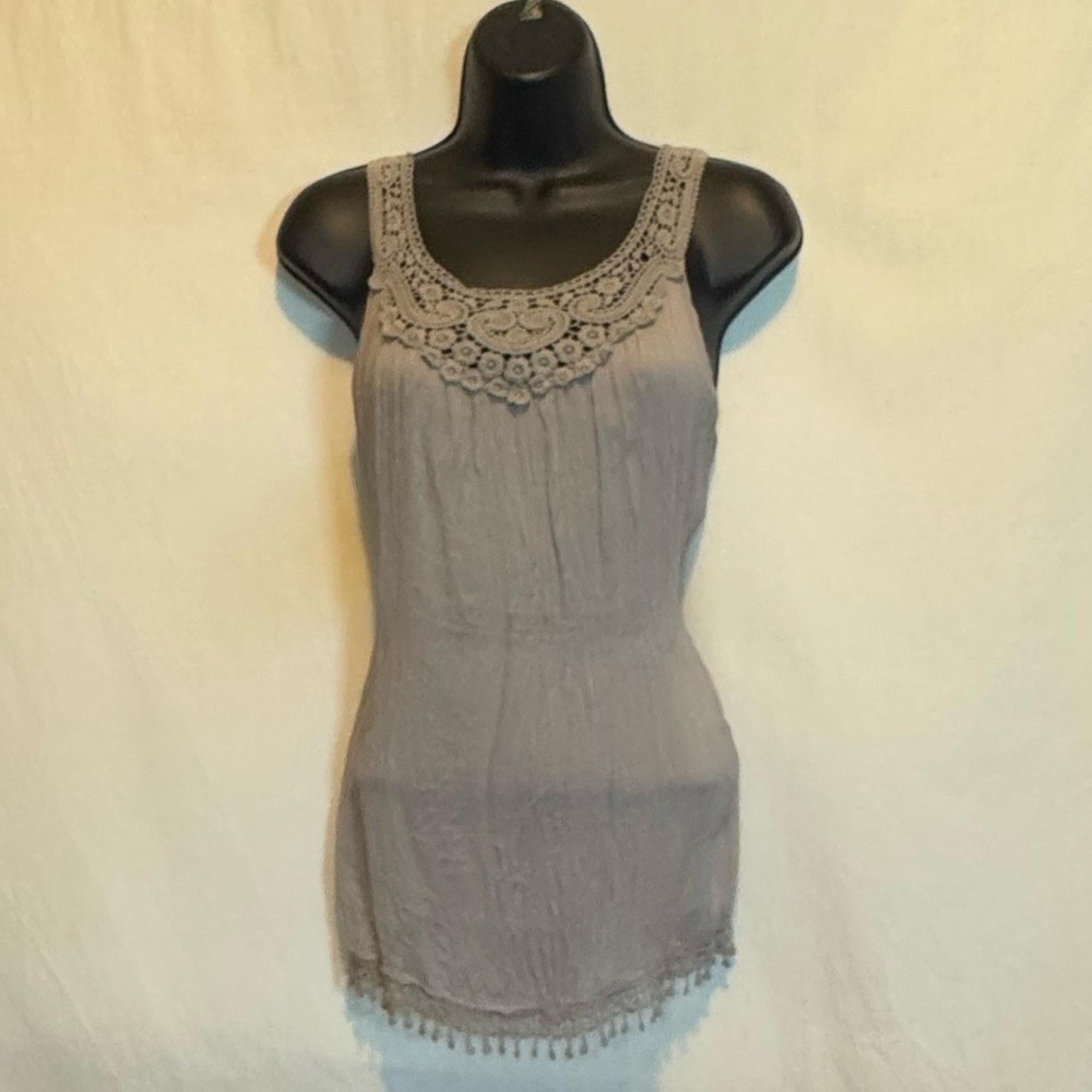 H-159 Via Signoria Gray Lace Detail 100% Silk Sleeveless Blouse Size M