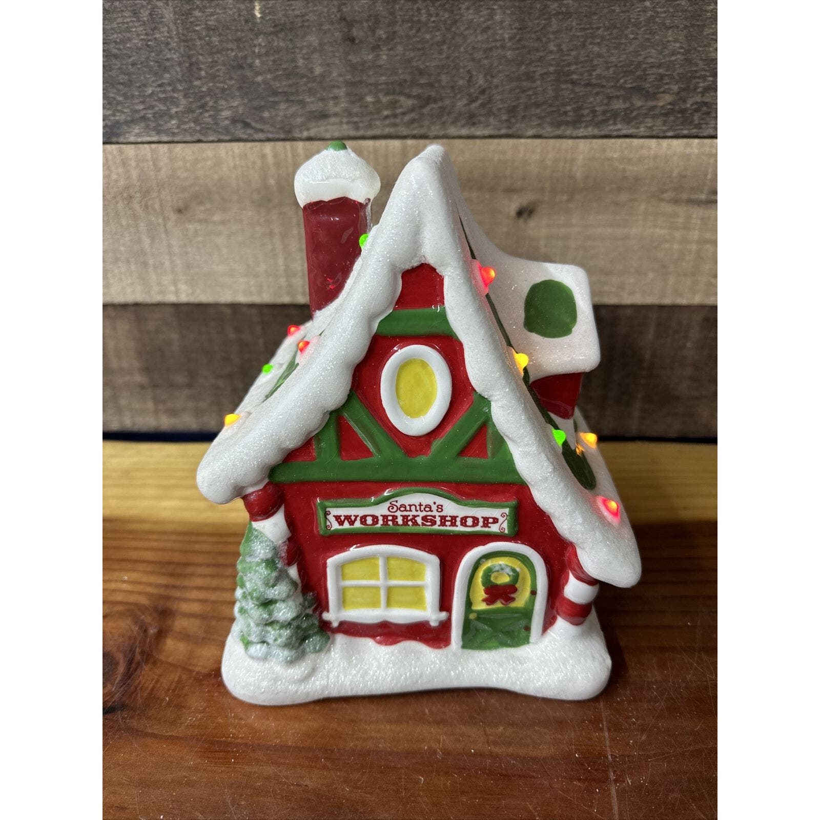 Hallmark Santas Workshop 1st in Series North Pole Village Lights & Sound Works