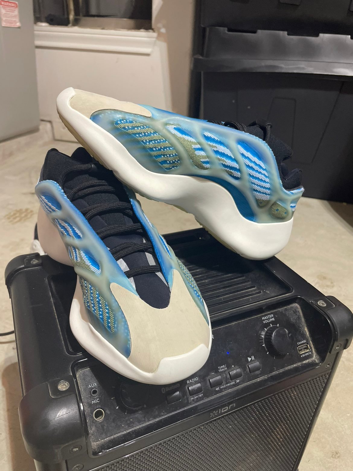 Yeezy Adidas 700 V3