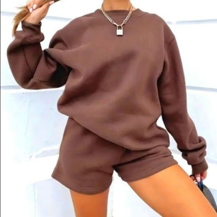 Cozy two-piece sweat shirt and shorts set sz X-large