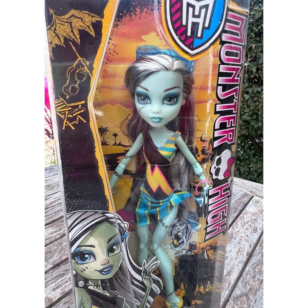 NWT Monster High Gloom Beach Frankie Stein Doll Mattel Collectible NRFB