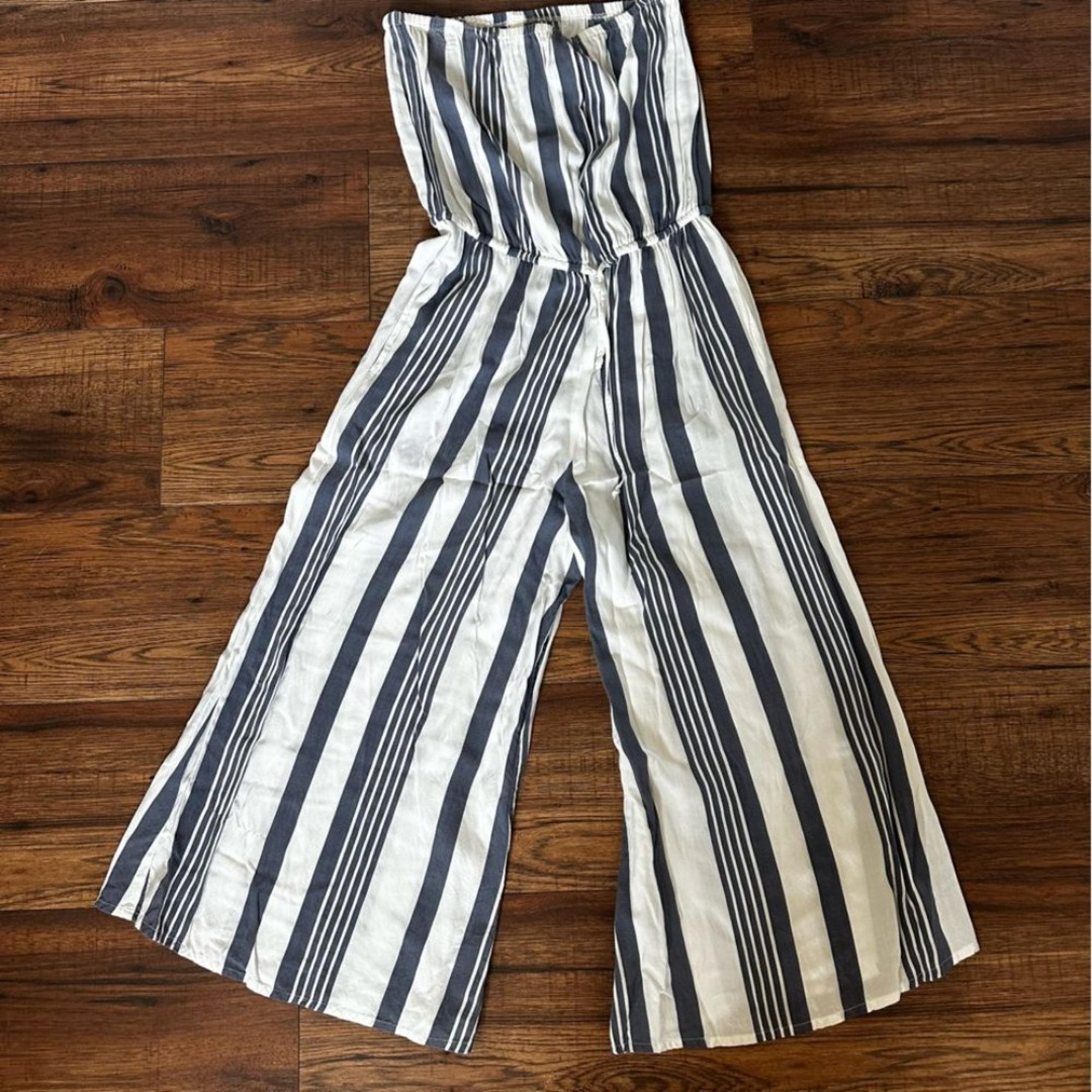 Elan Women’s Striped Jumpsuit in Blue and White Cropped Wide Leg Medium Summer