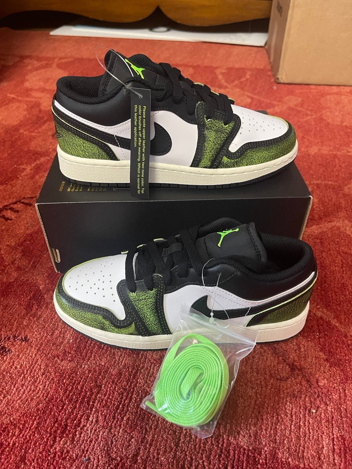 Jordan 1 Low SE Black/Electric Green/White/Sail Grade School Boys' Shoe
