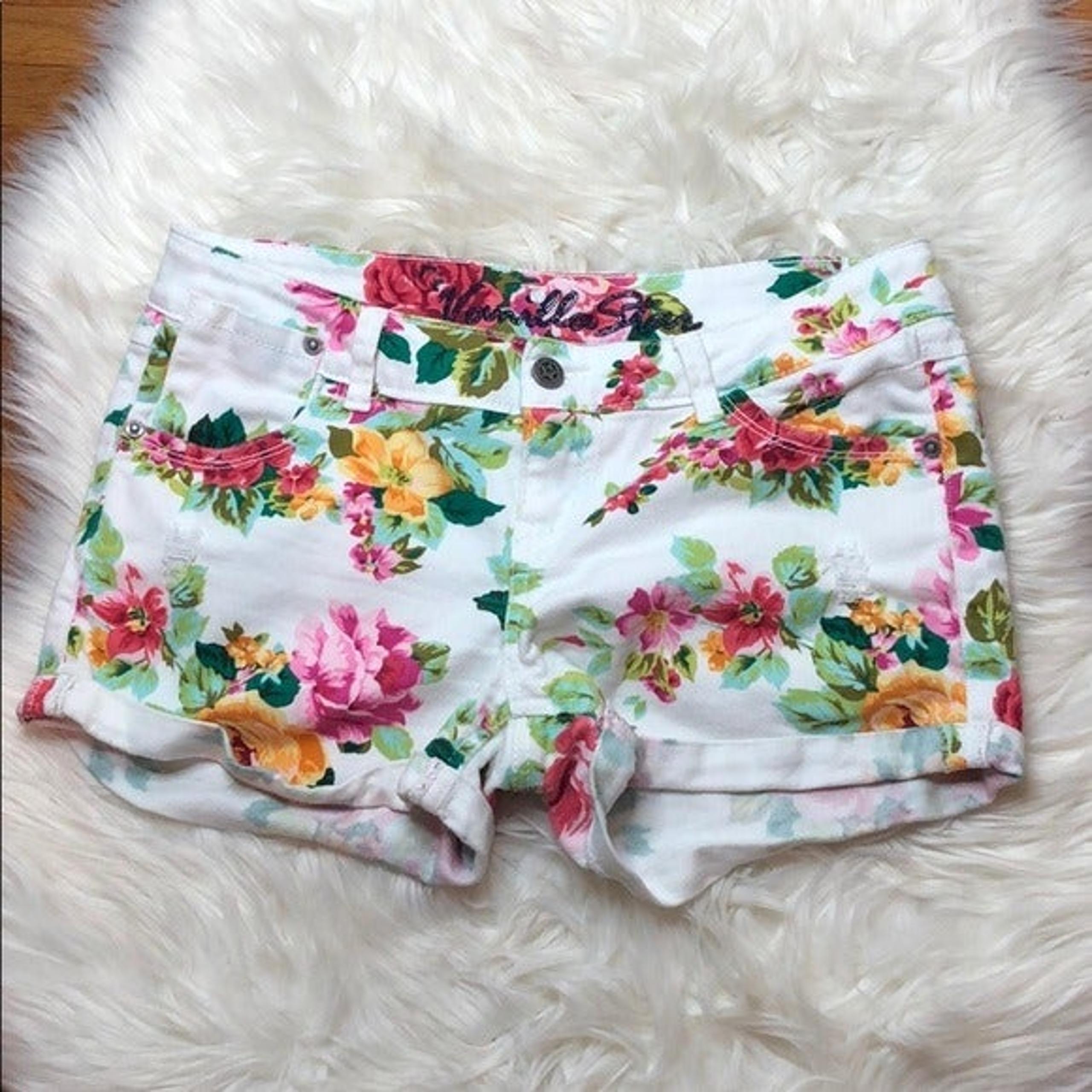 Vanilla Star White Pink Floral Shorts