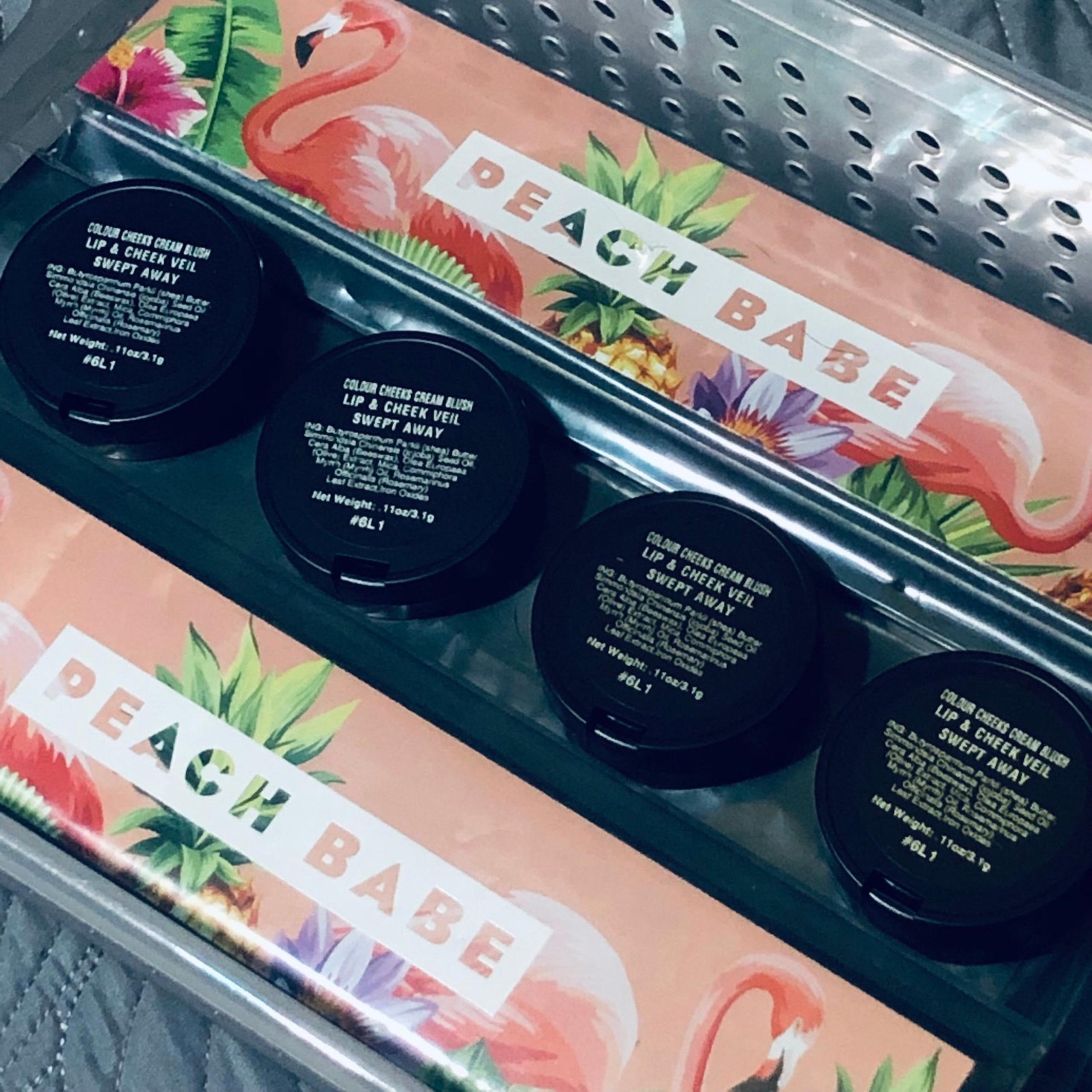 PEACH BABE Makeup