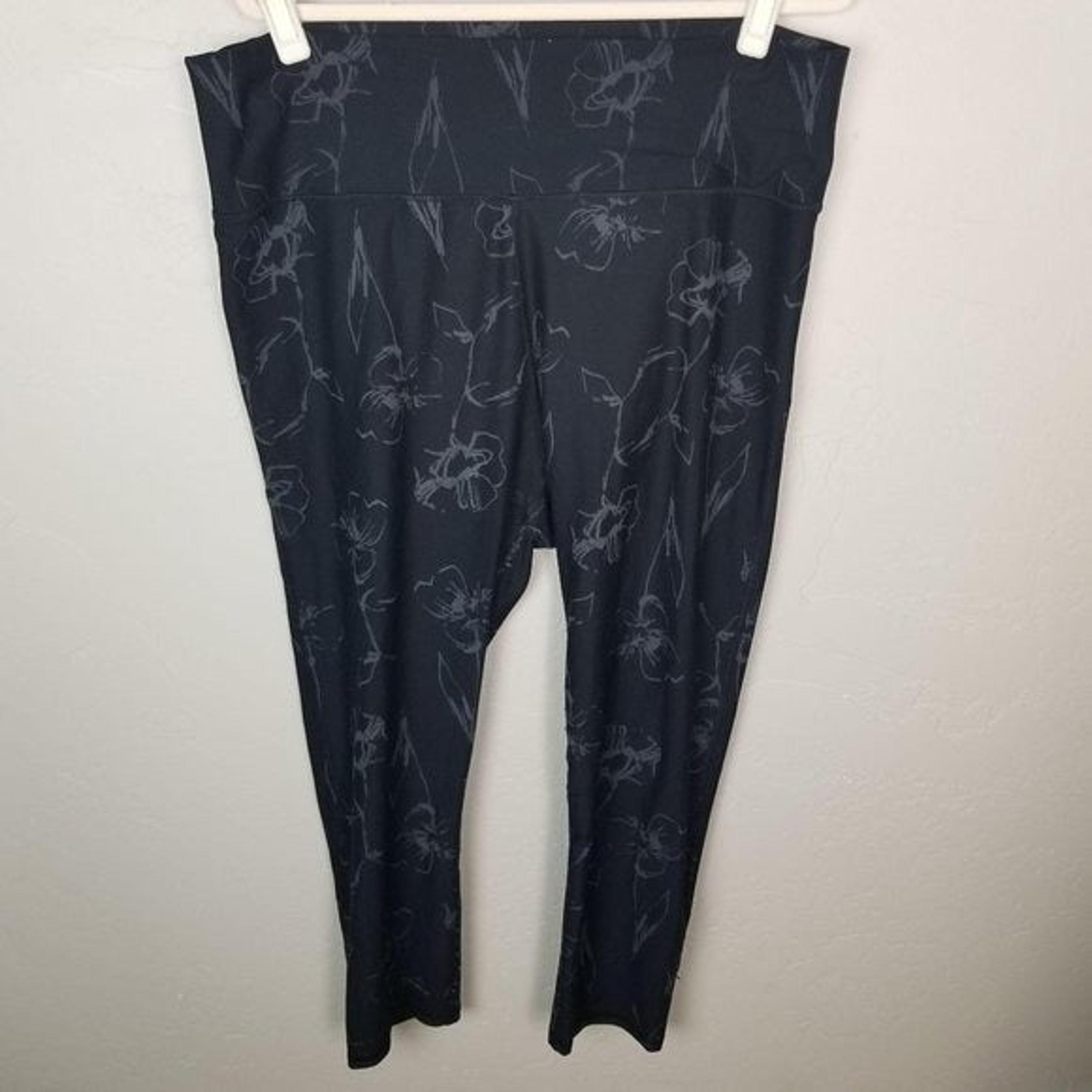 Fabletics Black Yoga Pants Cropped Leggings Women'