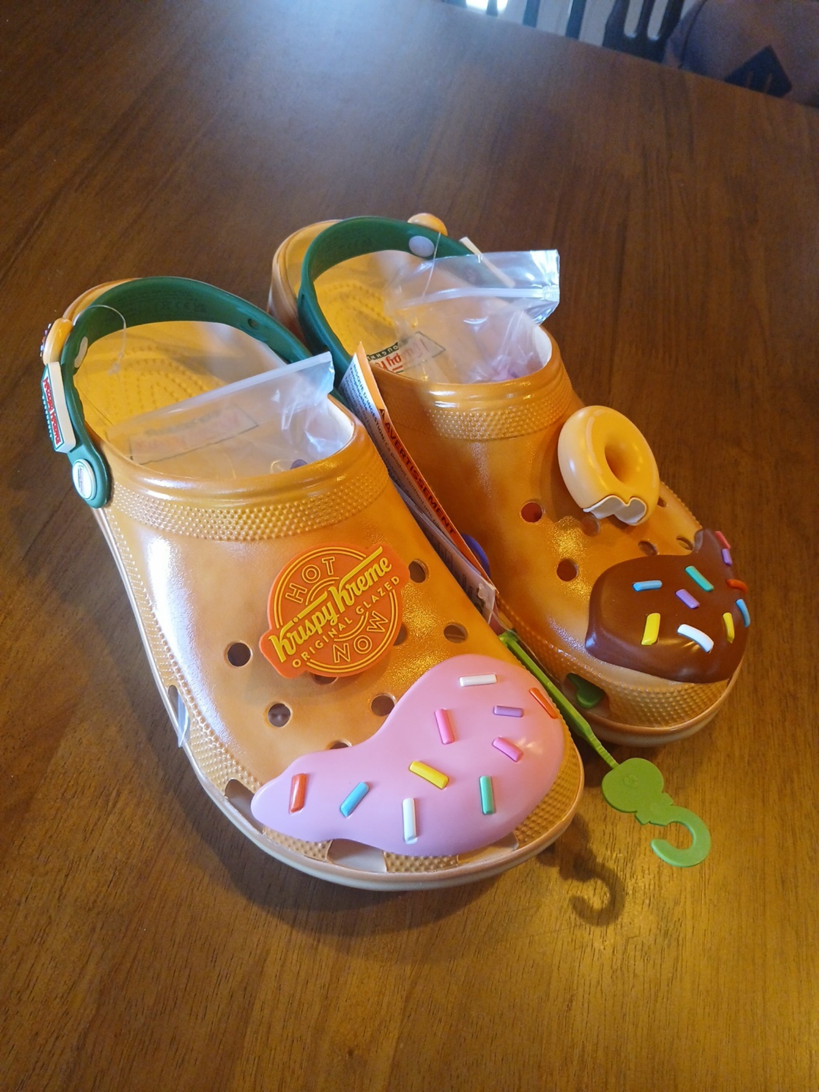 Krispy Kreme X Crocs Unisex Classic Clog Men's size 11 with Jibbitz NEW