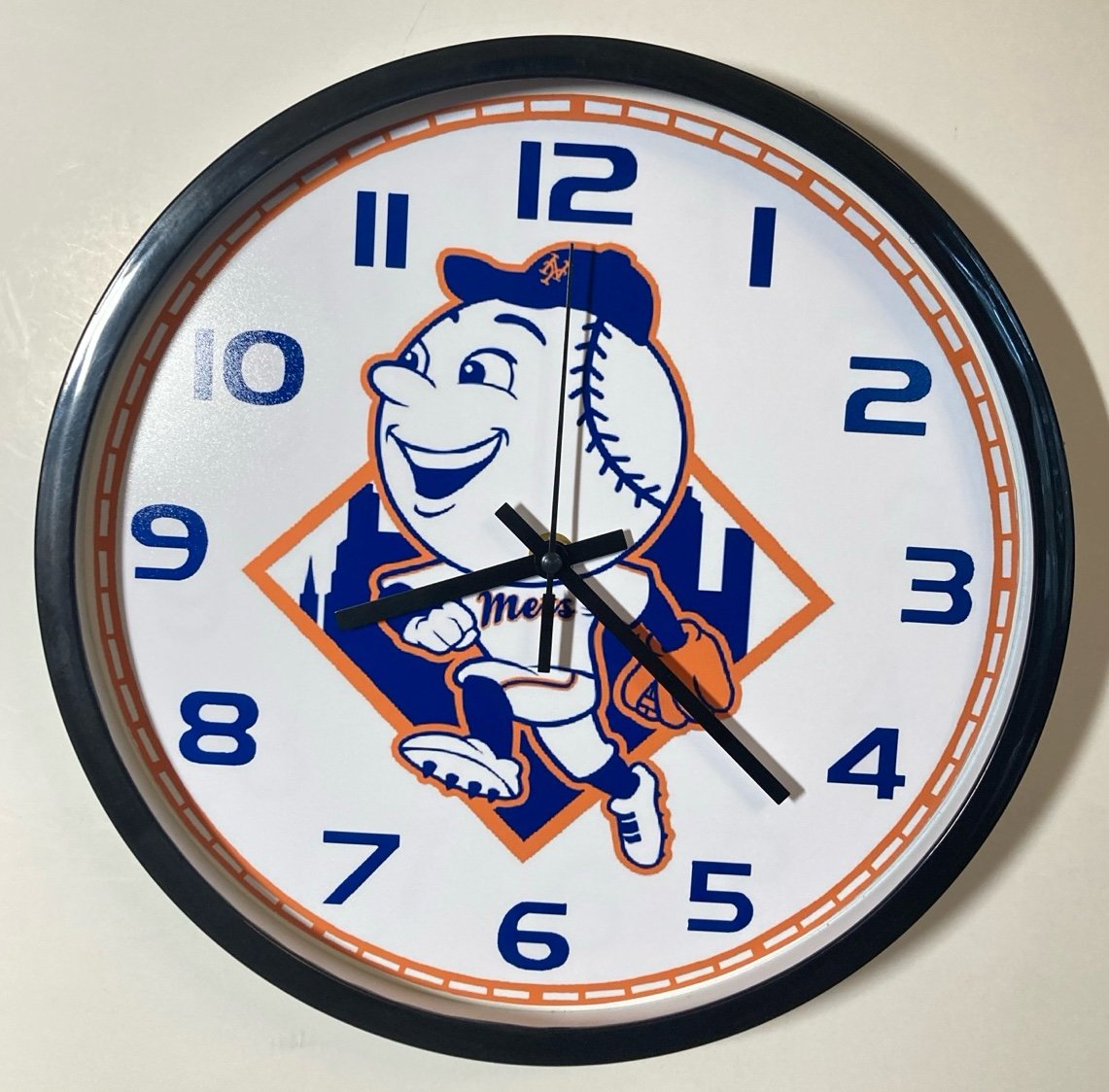 New York Mets Mr Met battery operated wall hanging clock