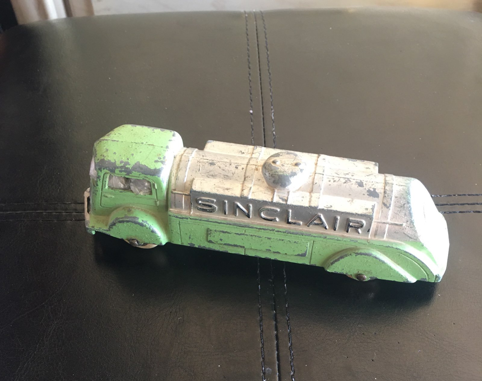 Vintage sinclair fuletanker truck