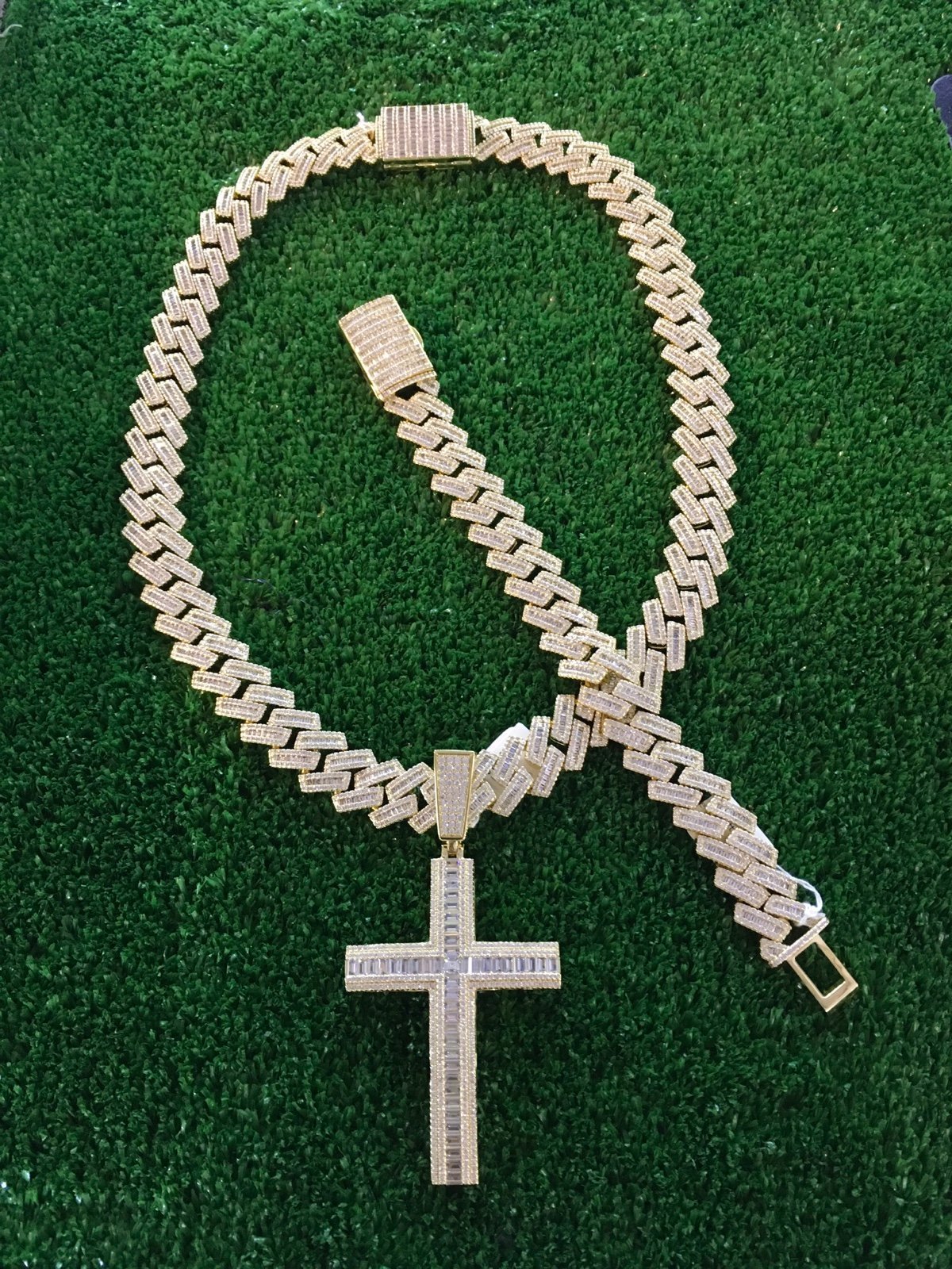 Set Necklace baguette iced chain bracelet with large cross pendant in gold color