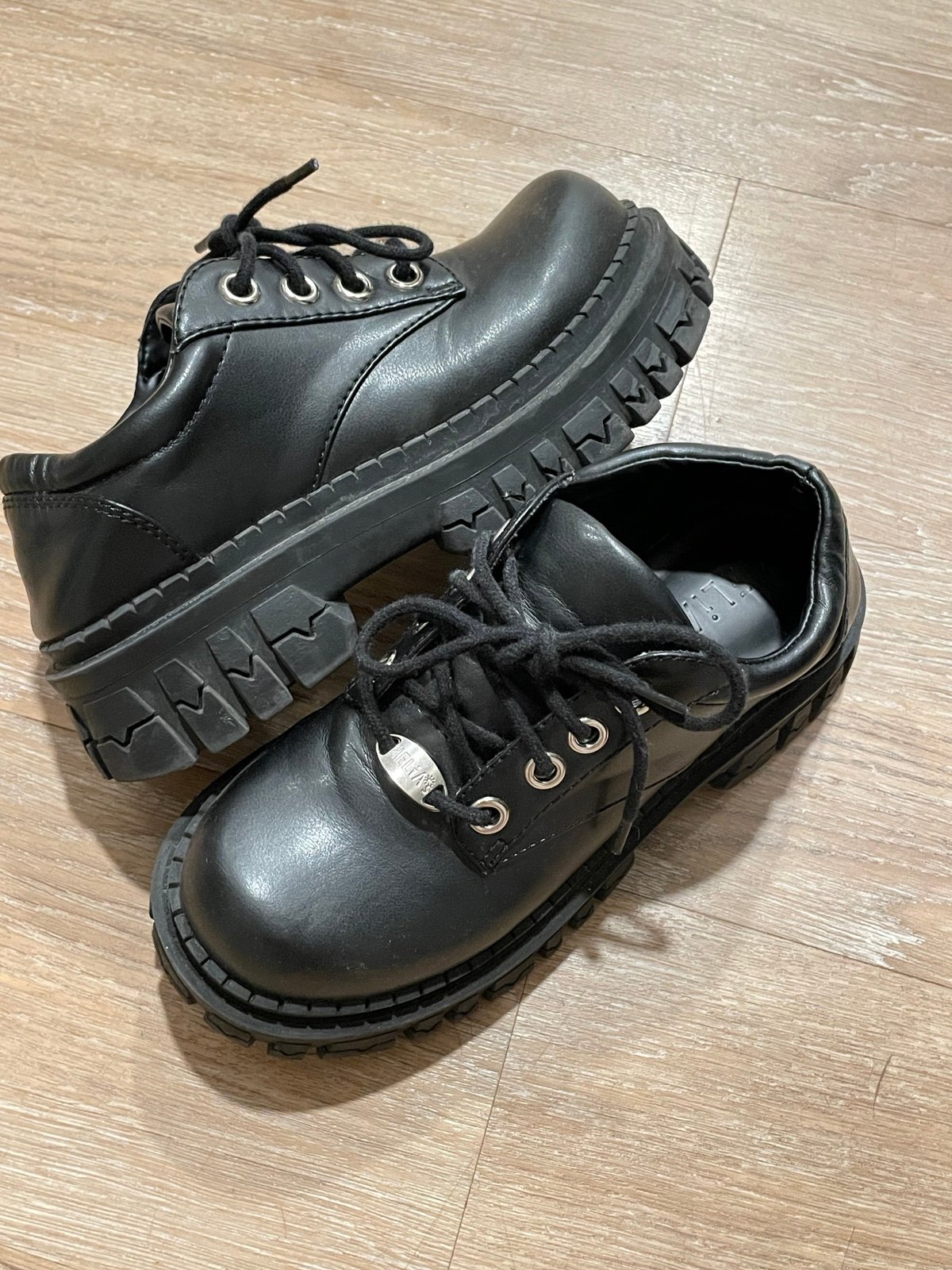 Delias shoes deals
