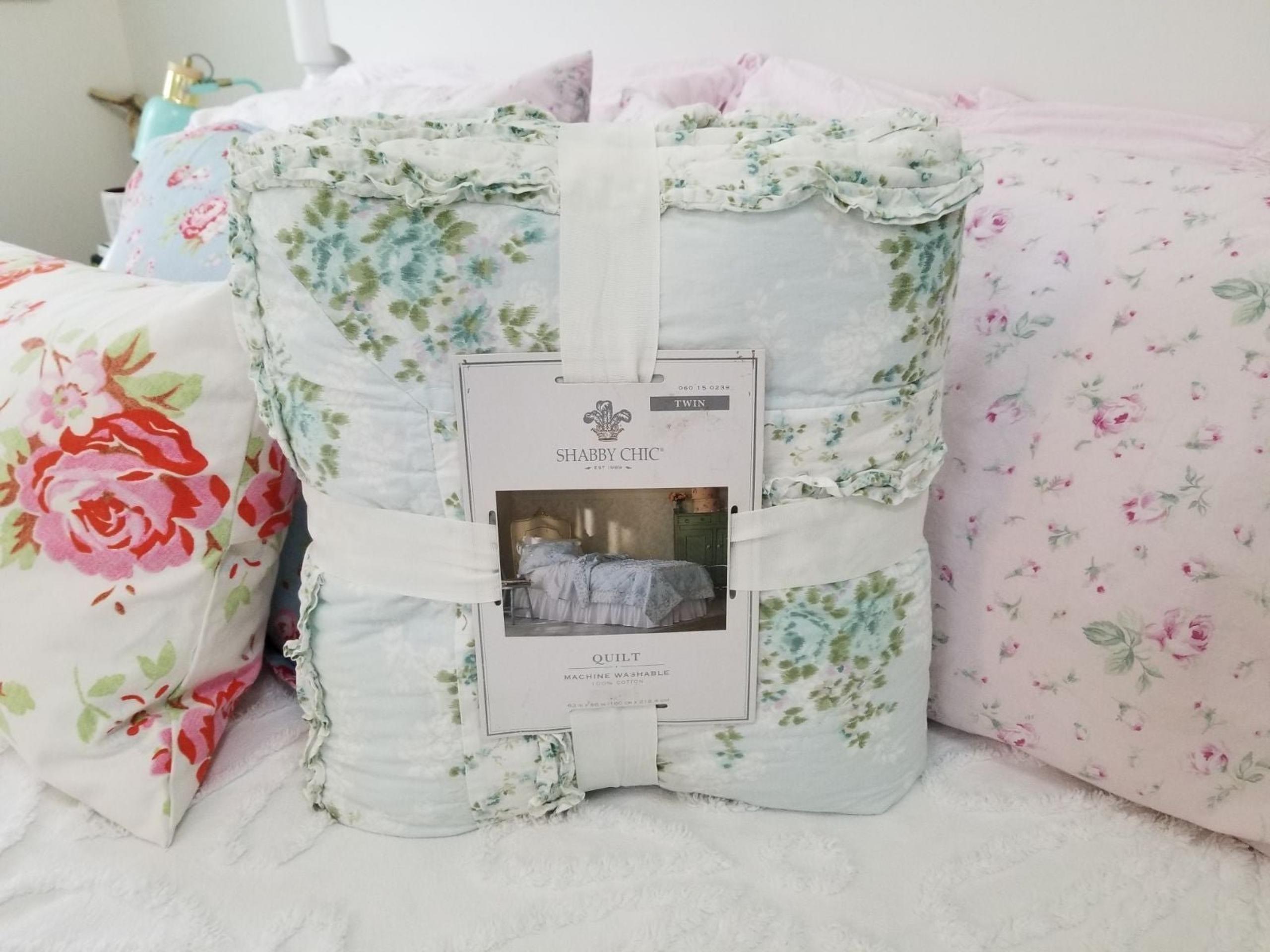 NWT SIMPLY SHABBY CHIC TWIN QUILT