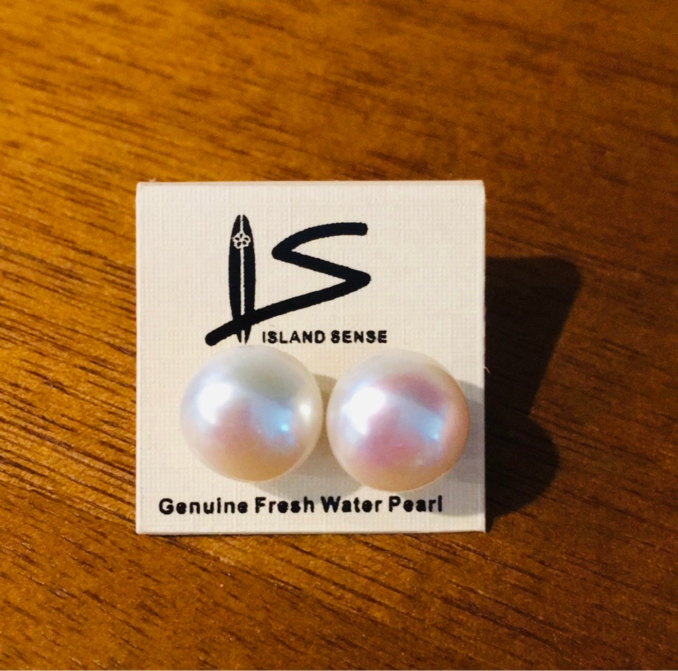 NWT genuine gorgeous fresh water pearl stud earrings.