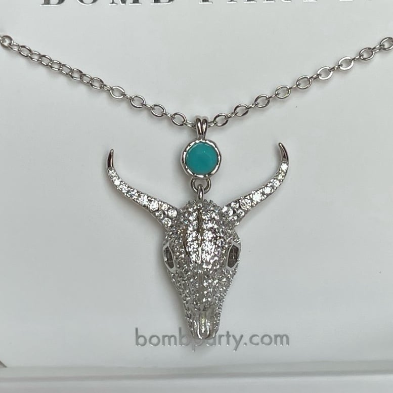 Bomb party desert queen necklace UNICORN ALERT the sparkling skull pendant