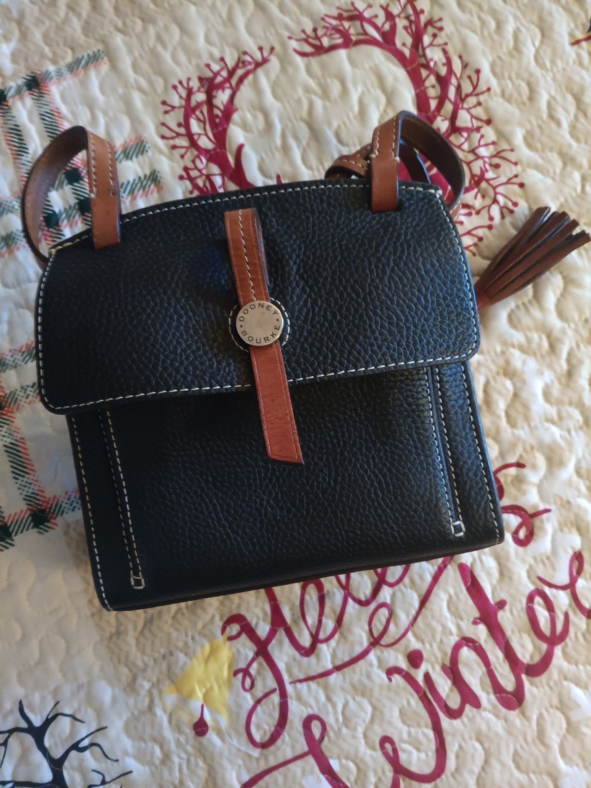 BEAUTIFUL VINTAGE DOONEY & BOURKE CROSSBODY