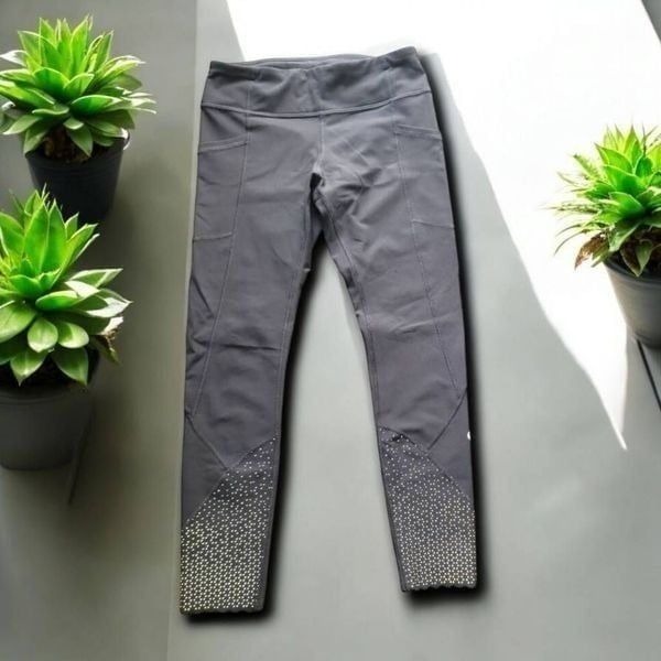Lululemon Size 6 Tight Stuff Reflective