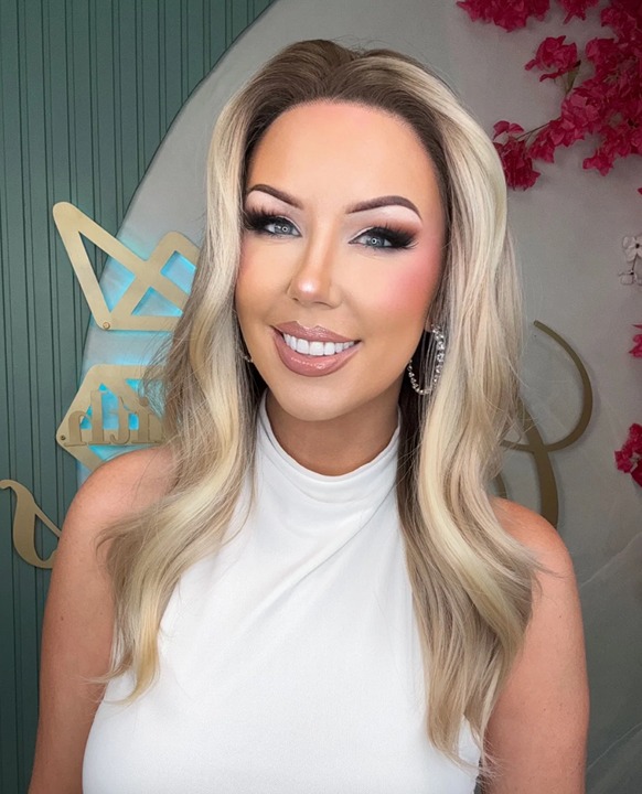 NWT Chelsey Smith Crowns Callie Petite Wig