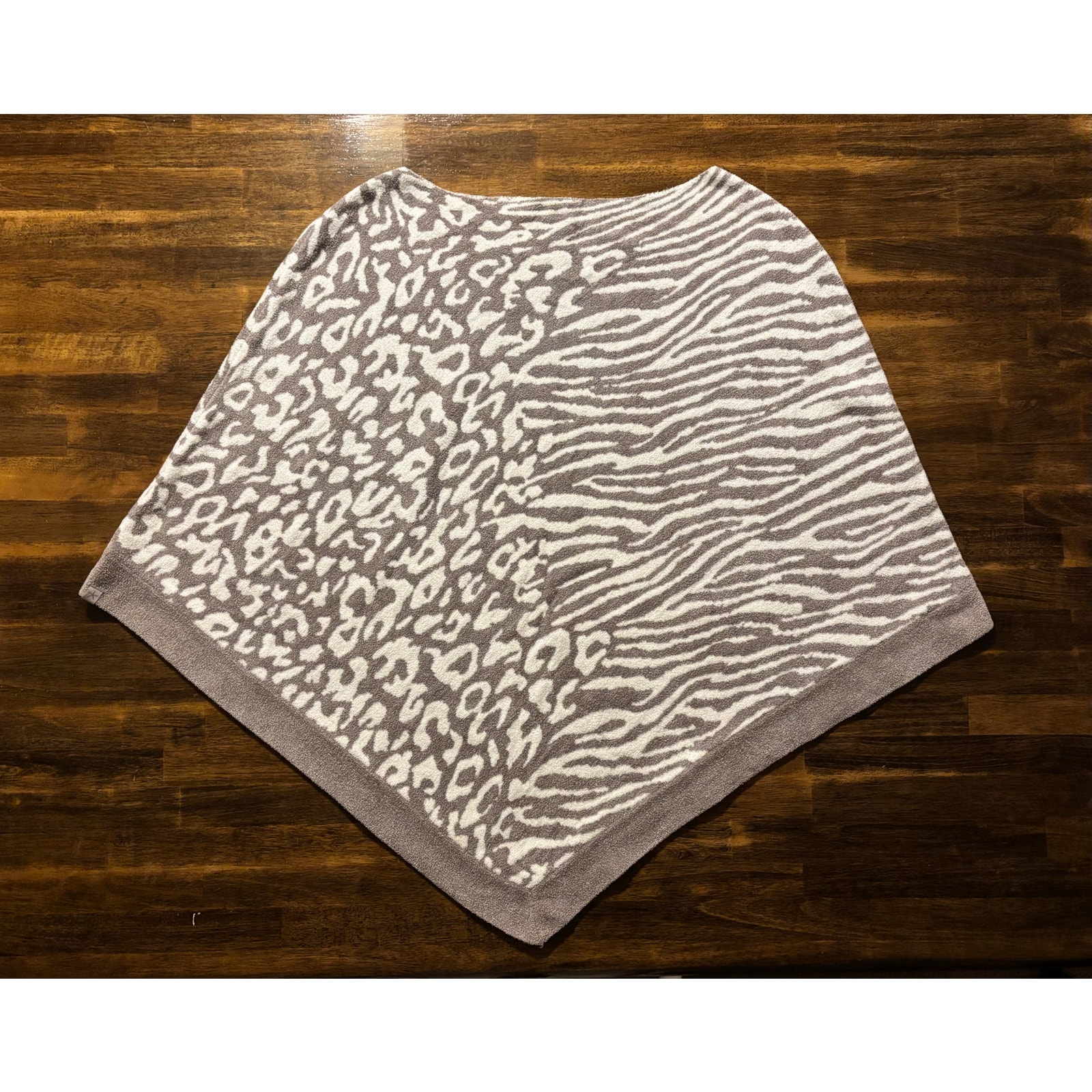 Barefoot Dreams One Size Plus Poncho Cozy Chic Ultra Lite Wearable Blanket Grey