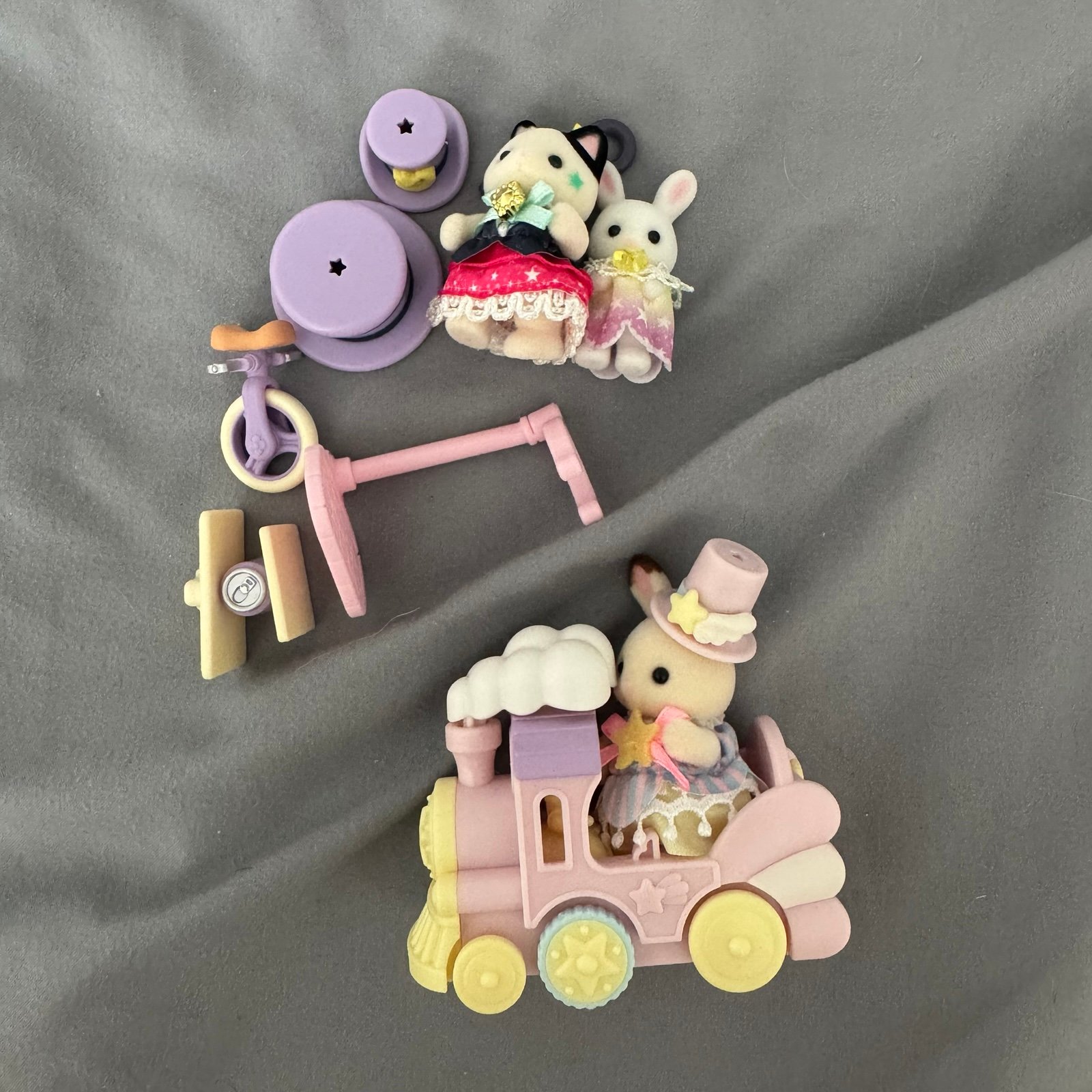 Sylvanian families dream showtime amusement park train and airplane calico critt