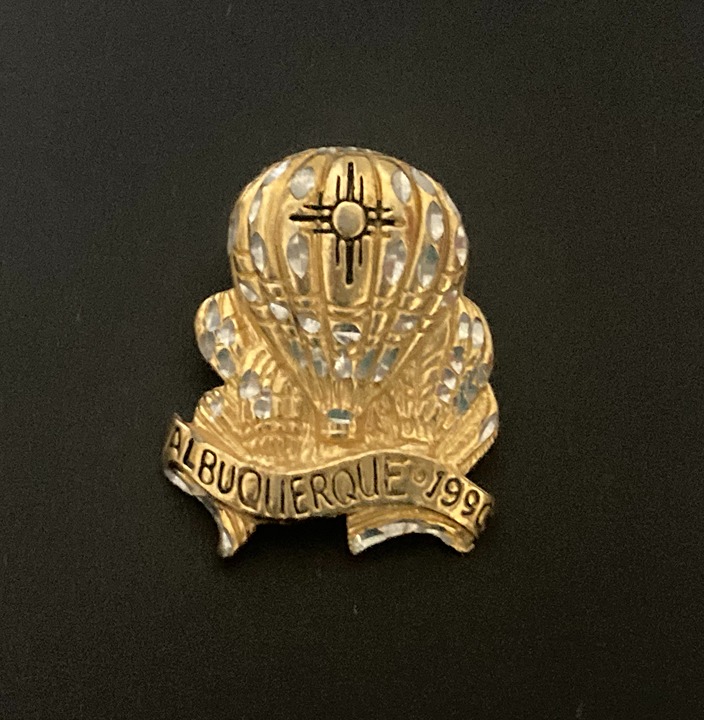 Signed Shube Albuquerque Zia Hot Air Balloon Gold Tone Lapel Pin 1990