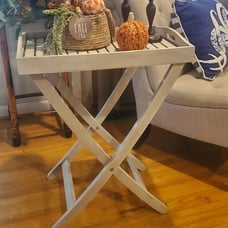 Folding tray table