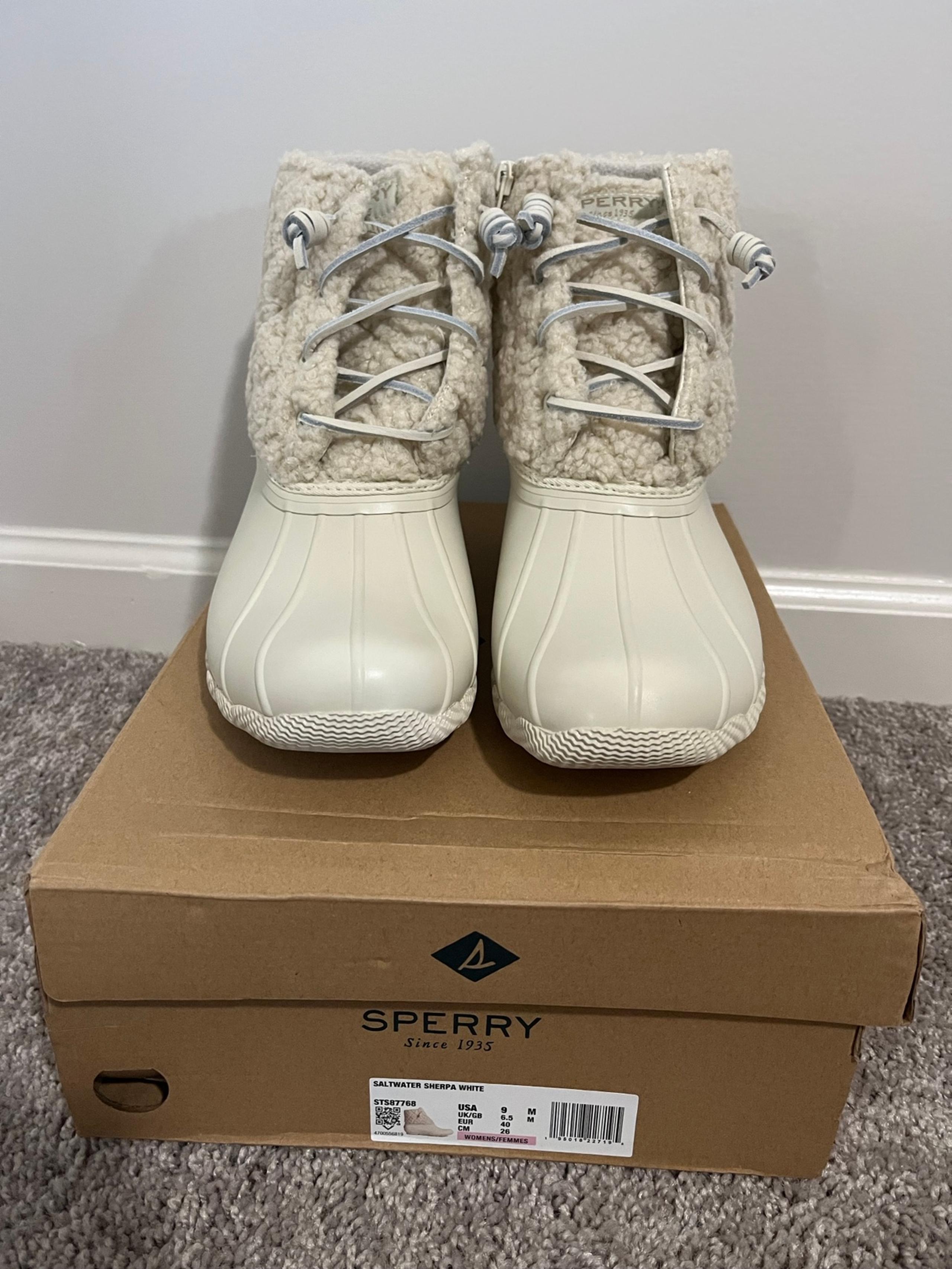 Sperry Women's Cream Saltwater Boots sz 9 NIB