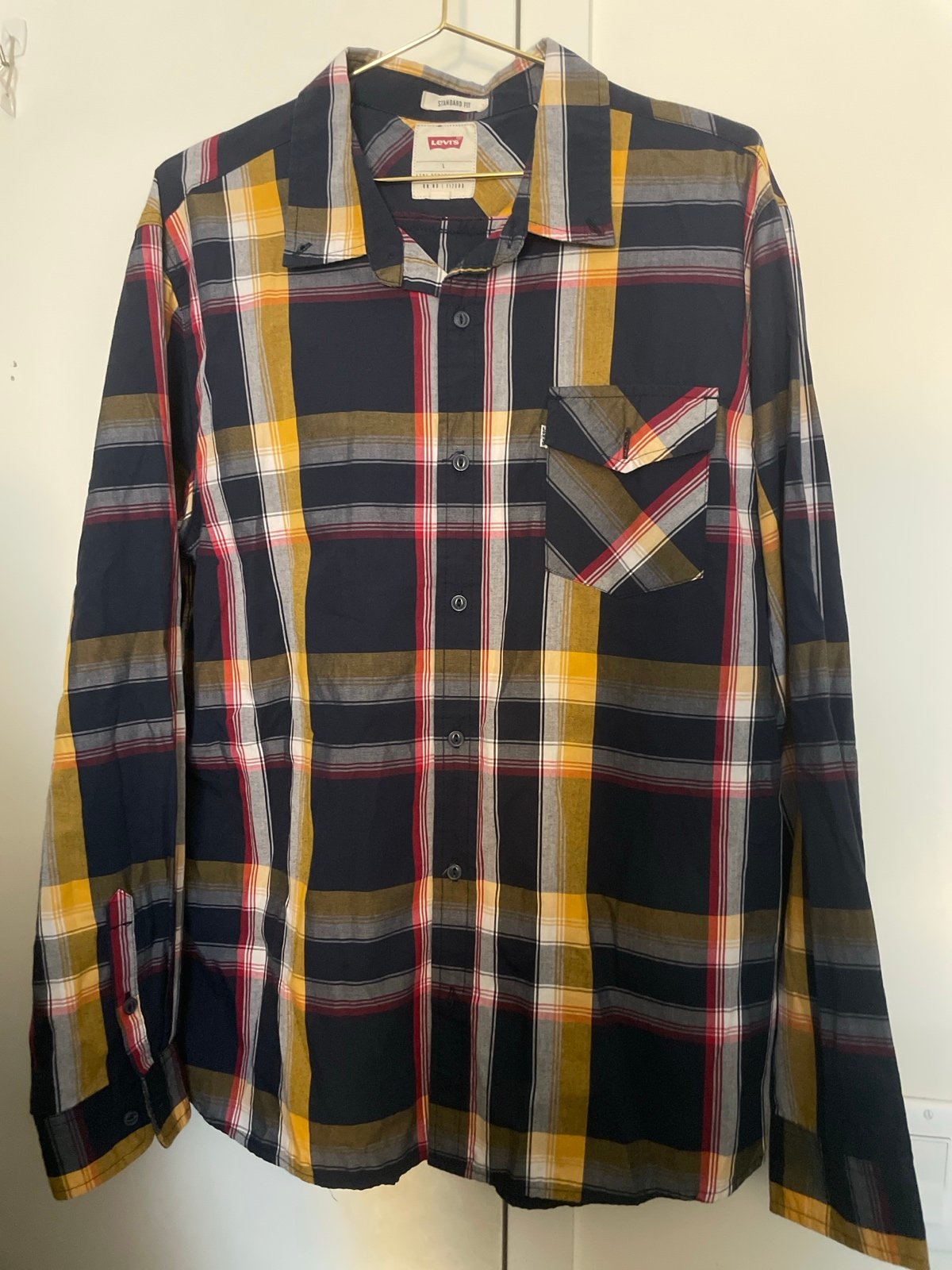 Size Large Levi’s shirt