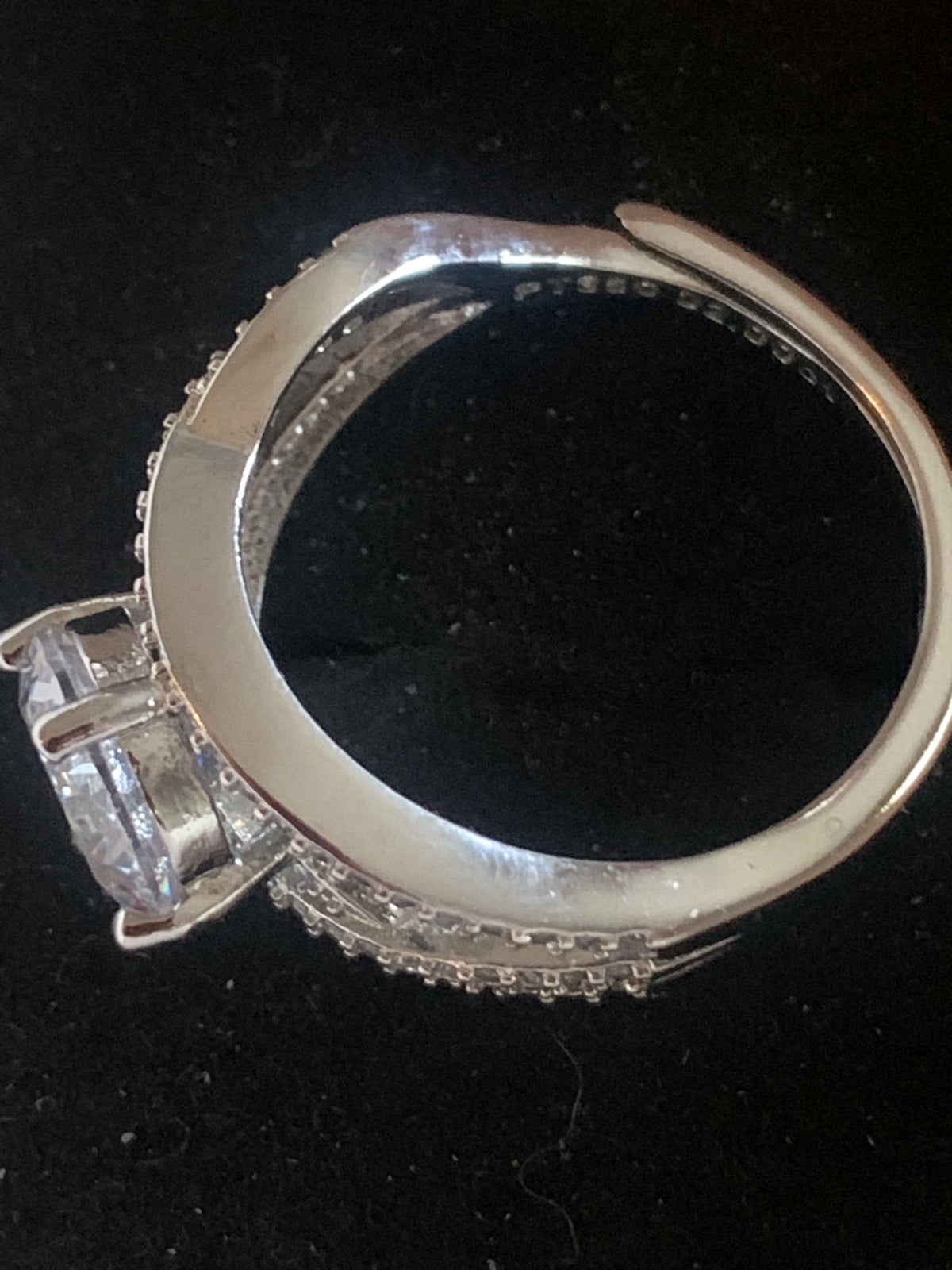 Woman’s 14k white gold ring