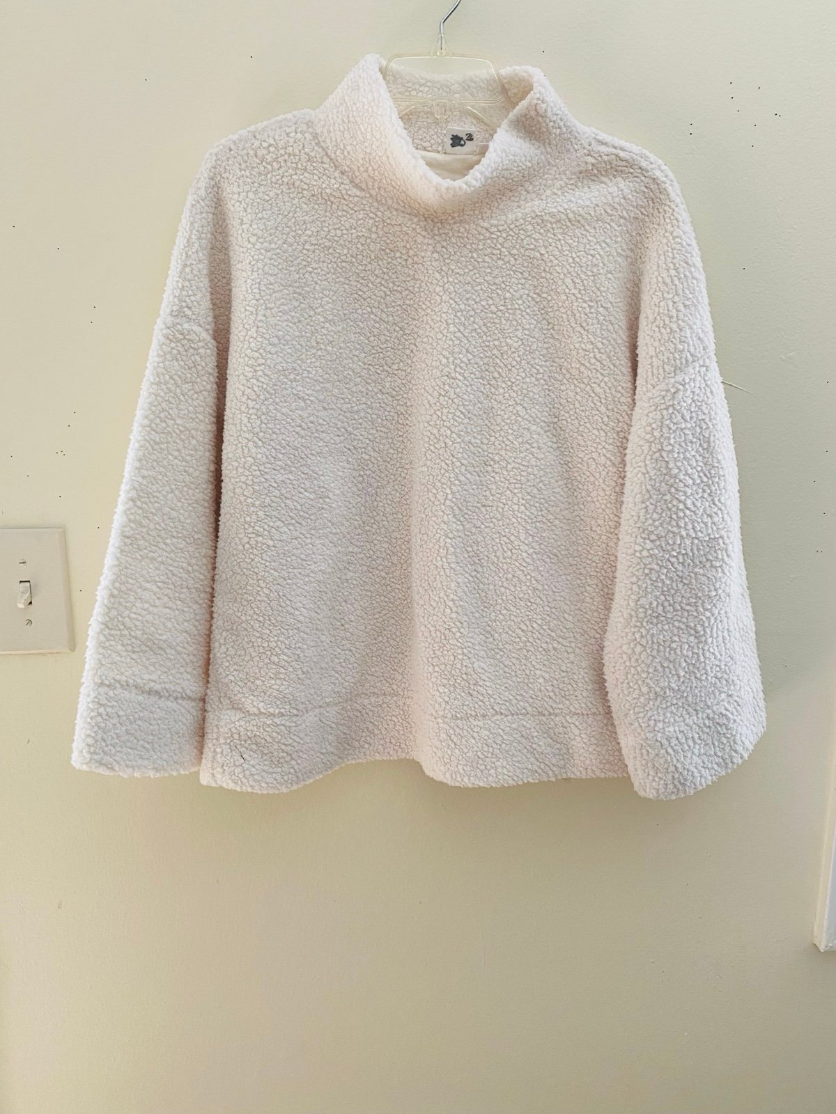 NWT GAP Fleece Sweatshirt for women.Color: Cream