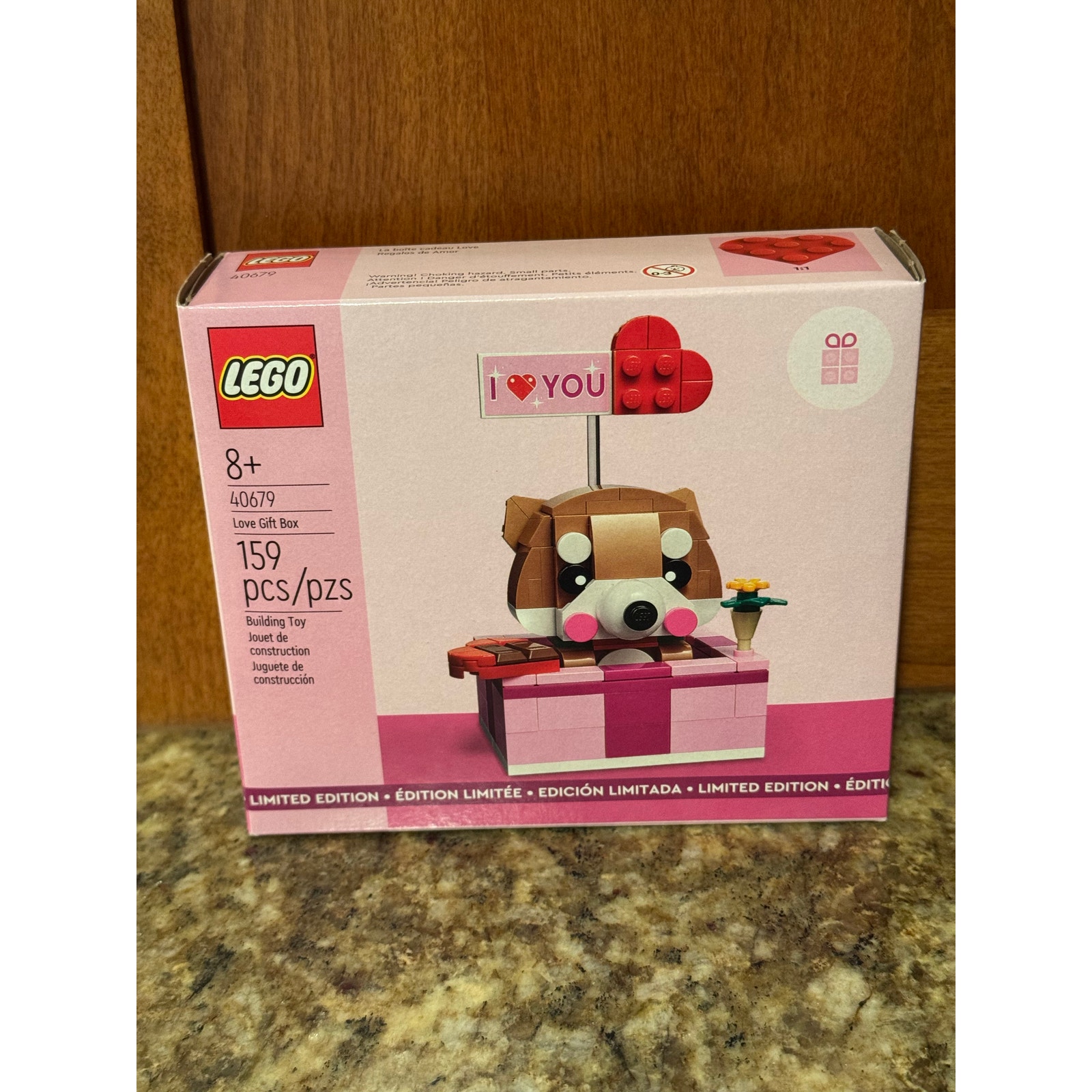 NWT Lego Limited Edition Love Gift Box #40679