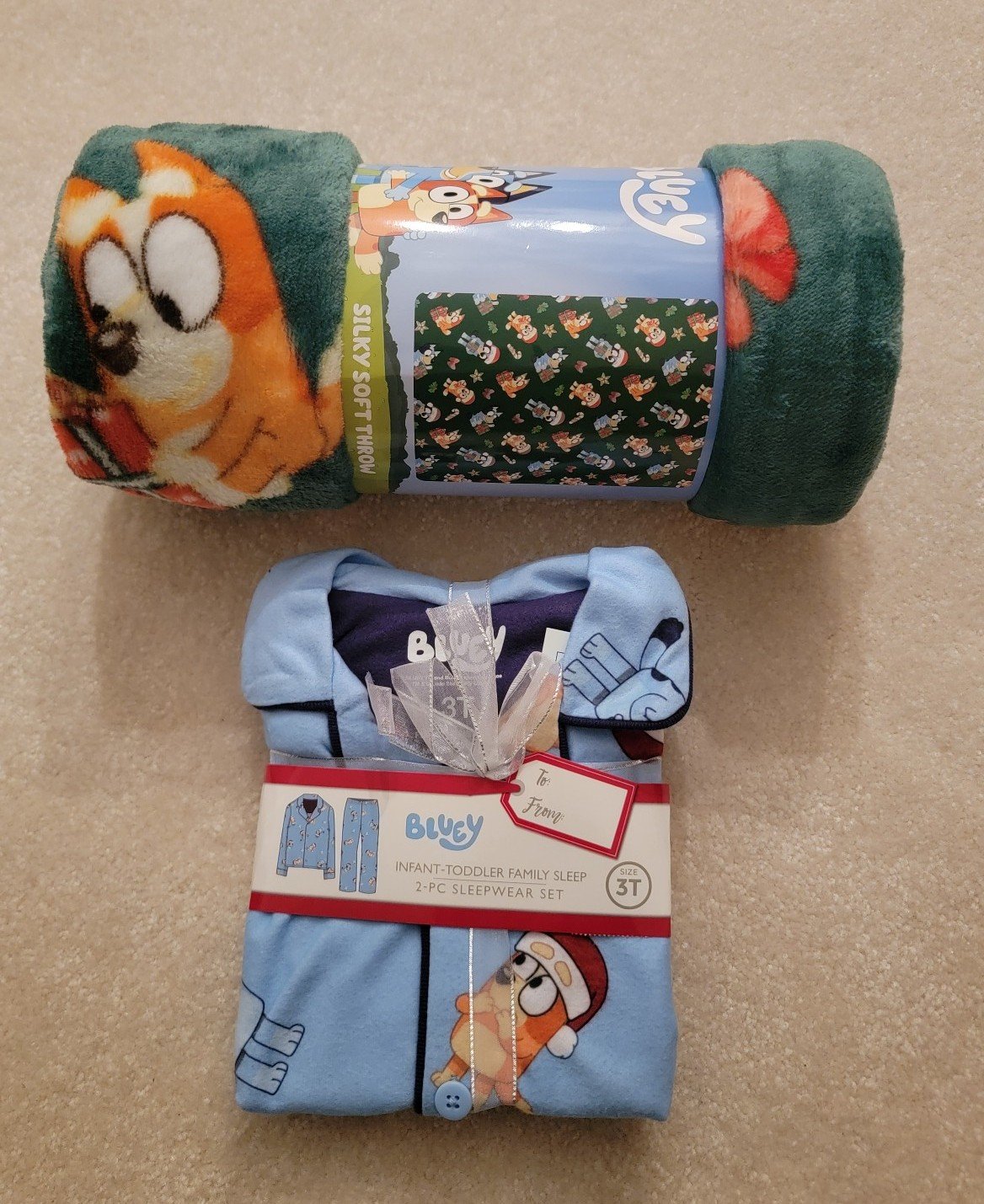 New Toddler Size 3T Bluey Christmas Pajamas and Blanket