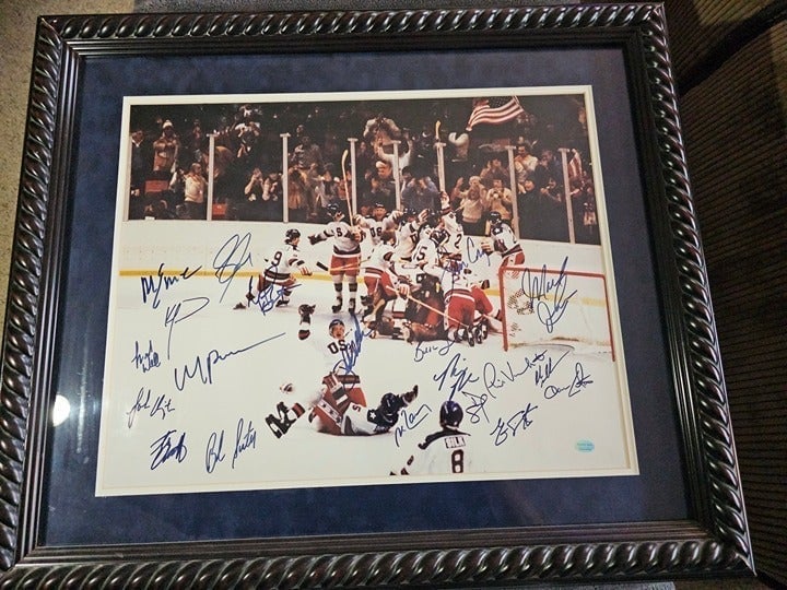 1980 Mens USA Olympic Hockey Team - Signed Photo, all players - MIRACLE w/ COA